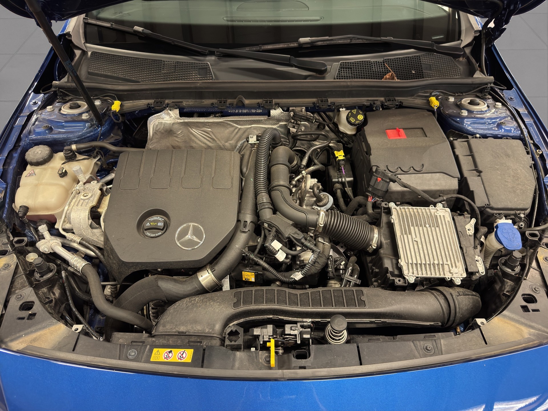 MERCEDES-BENZ A 200 7G-DCT-image-16