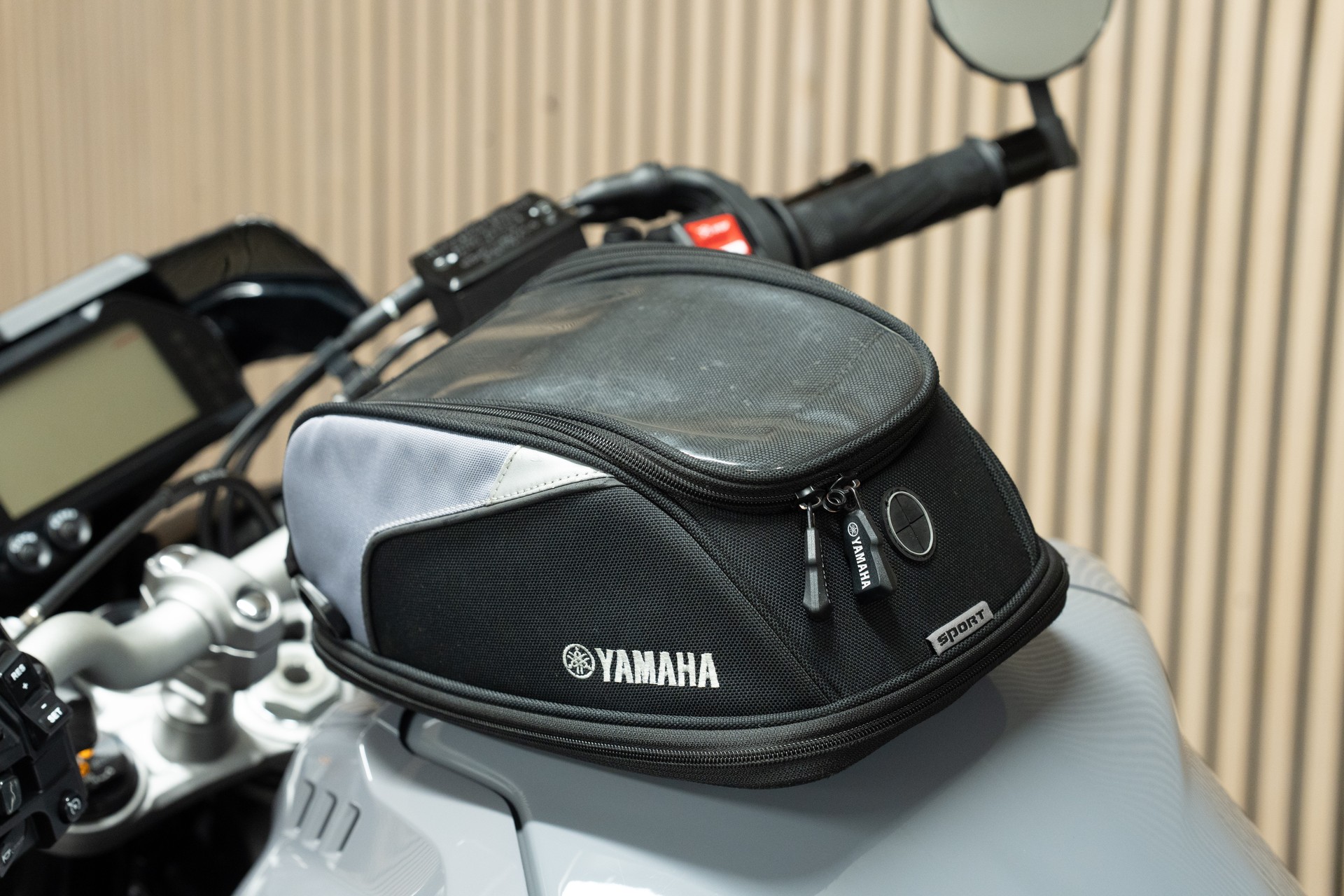 YAMAHA MT-10-showroom-element-2