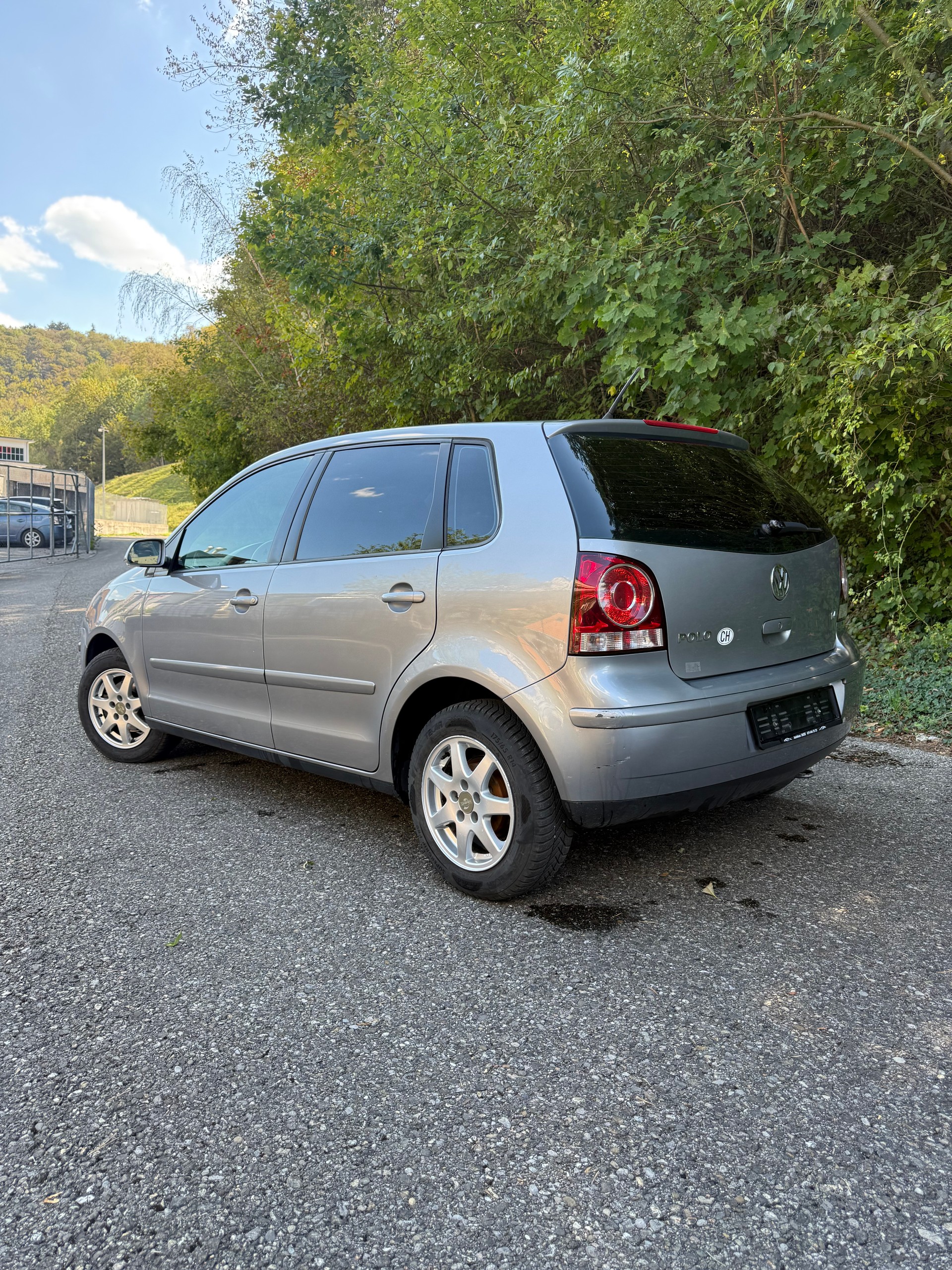 VW Polo 1.4 16V Trendline Automatic-image-2