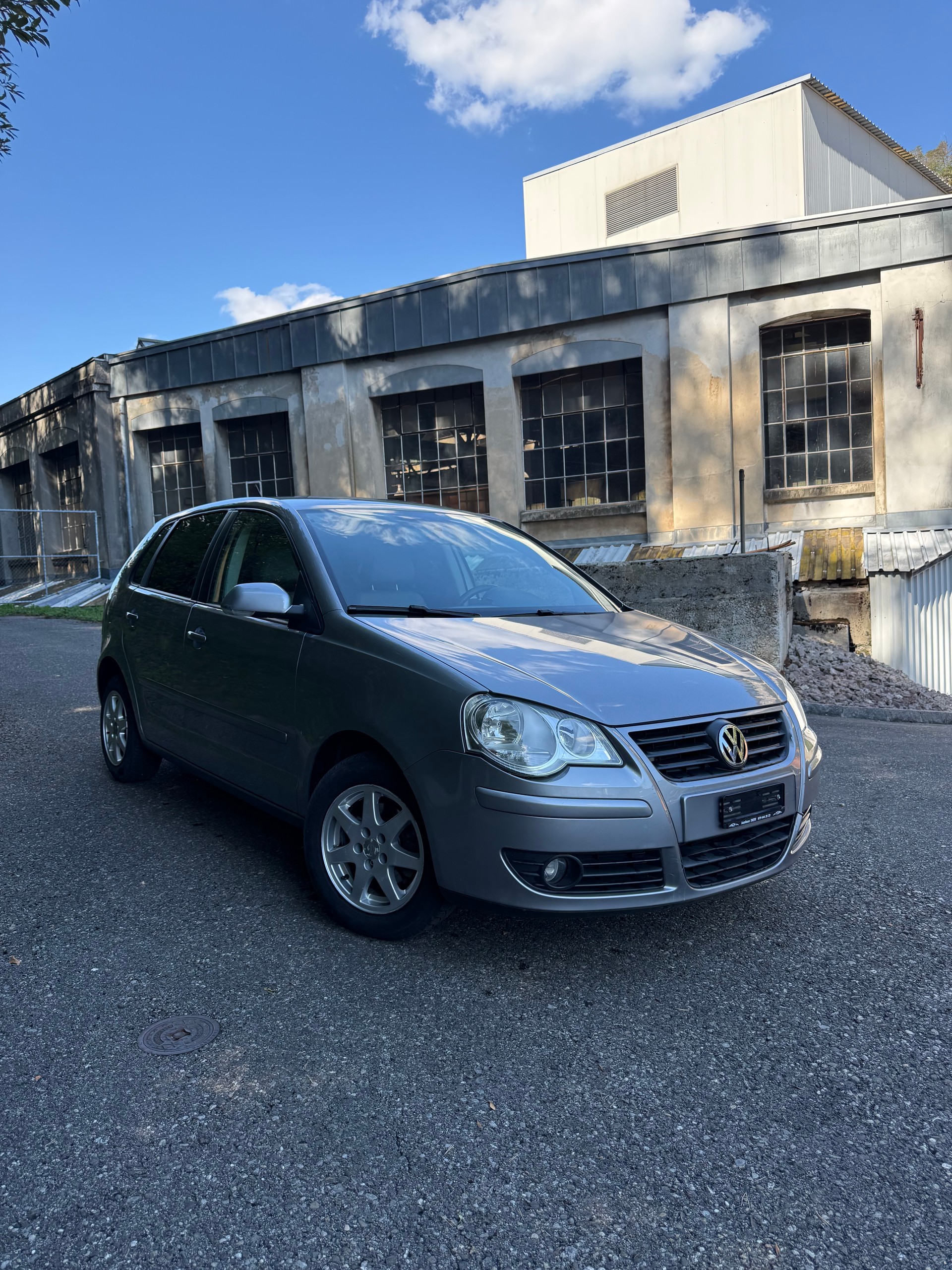 VW Polo 1.4 16V Trendline Automatic-image-1