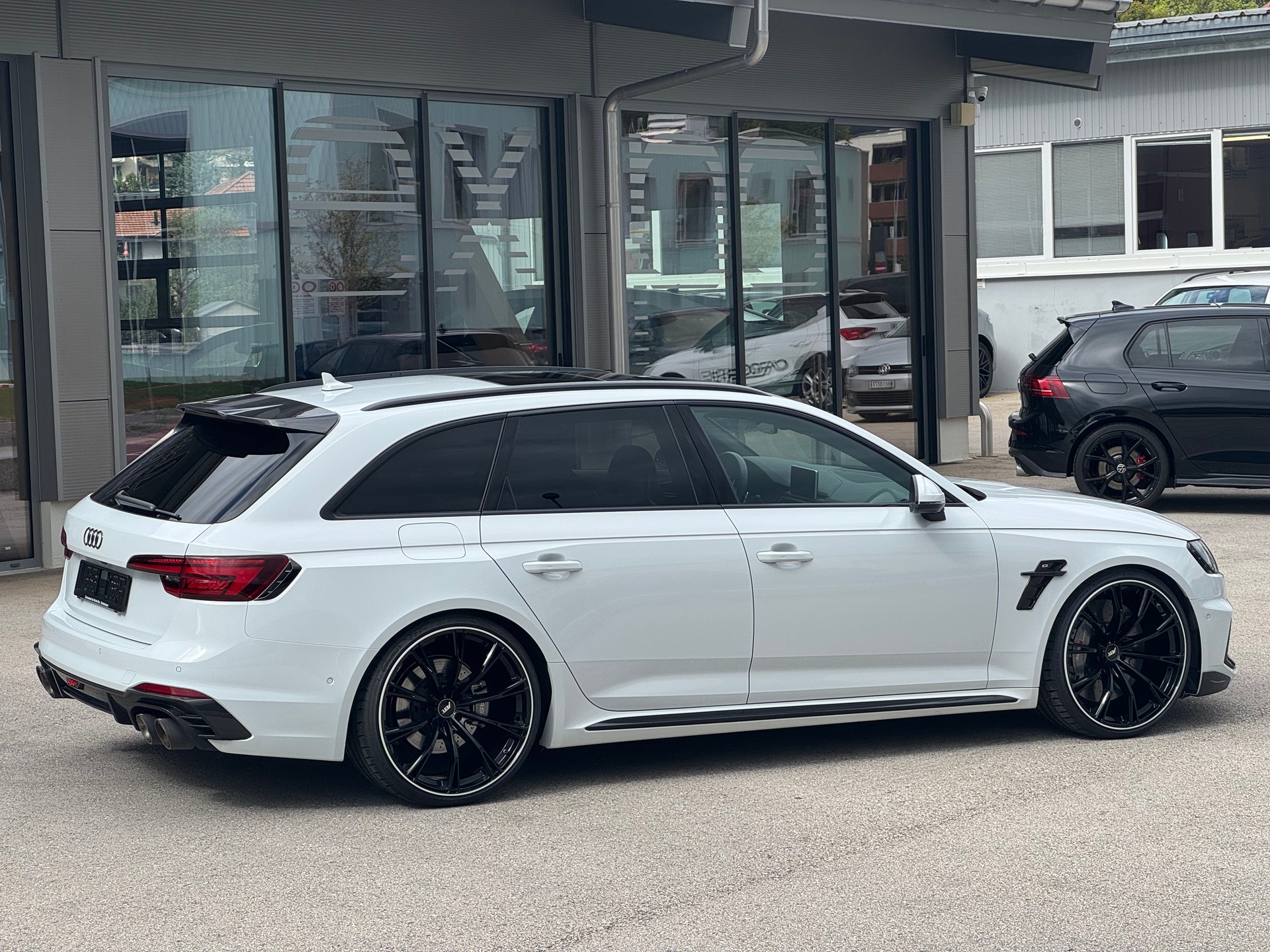 AUDI RS4+ABT Edition 530CV (1 of 50)-image-1