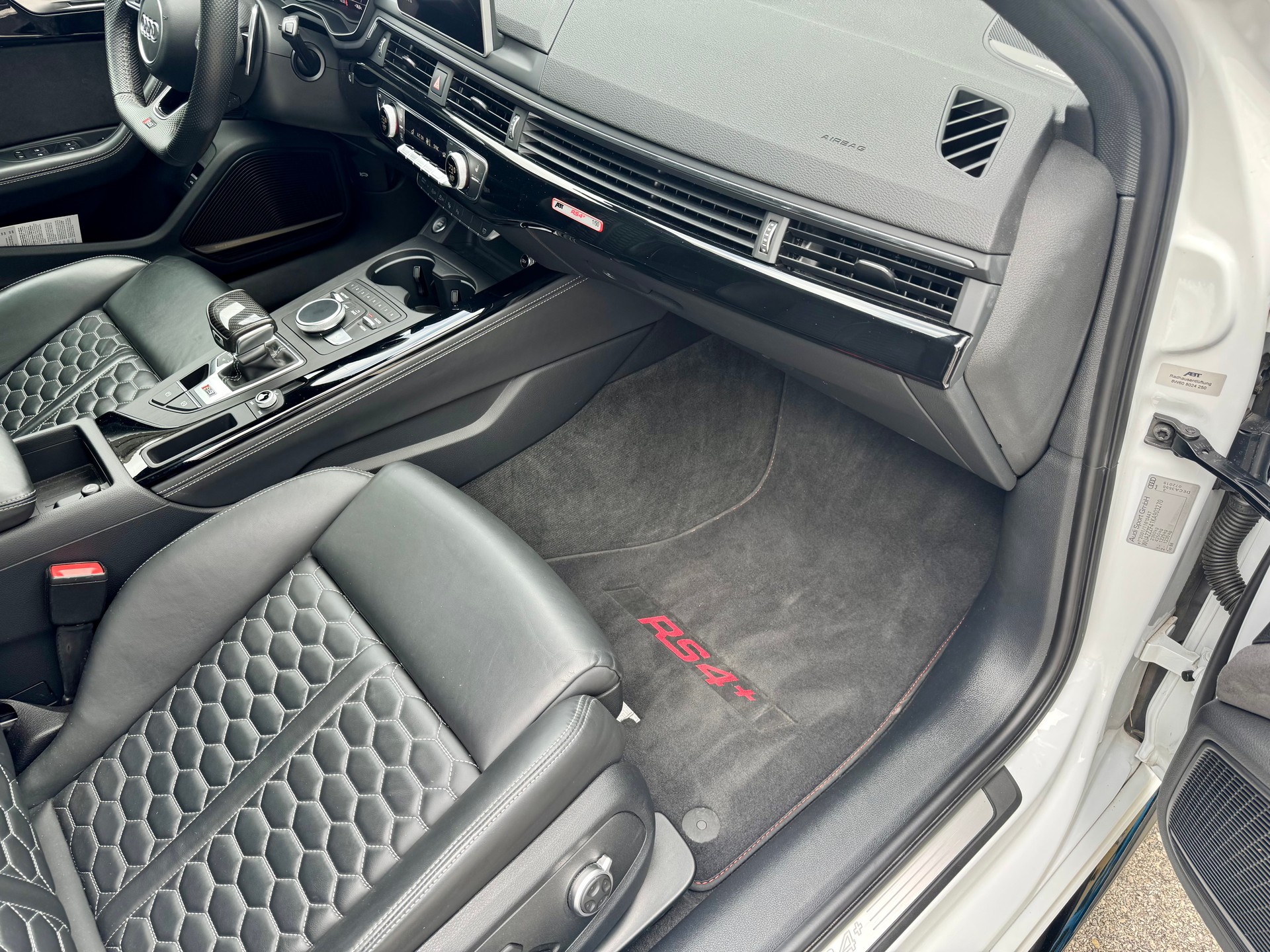 AUDI RS4+ABT Edition 530CV (1 of 50)-image-9
