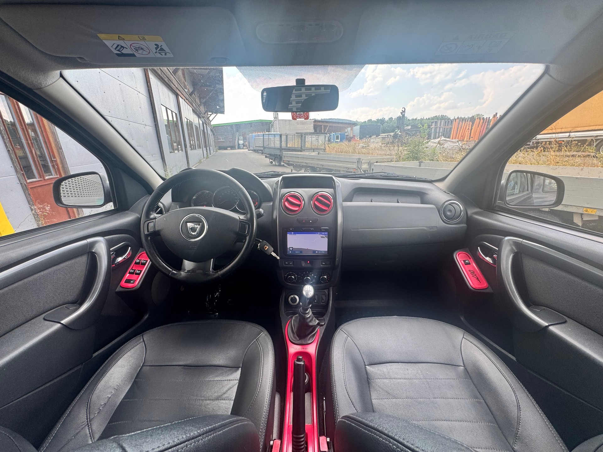 DACIA Duster 1.2 T Lauréate 4x4-image-12