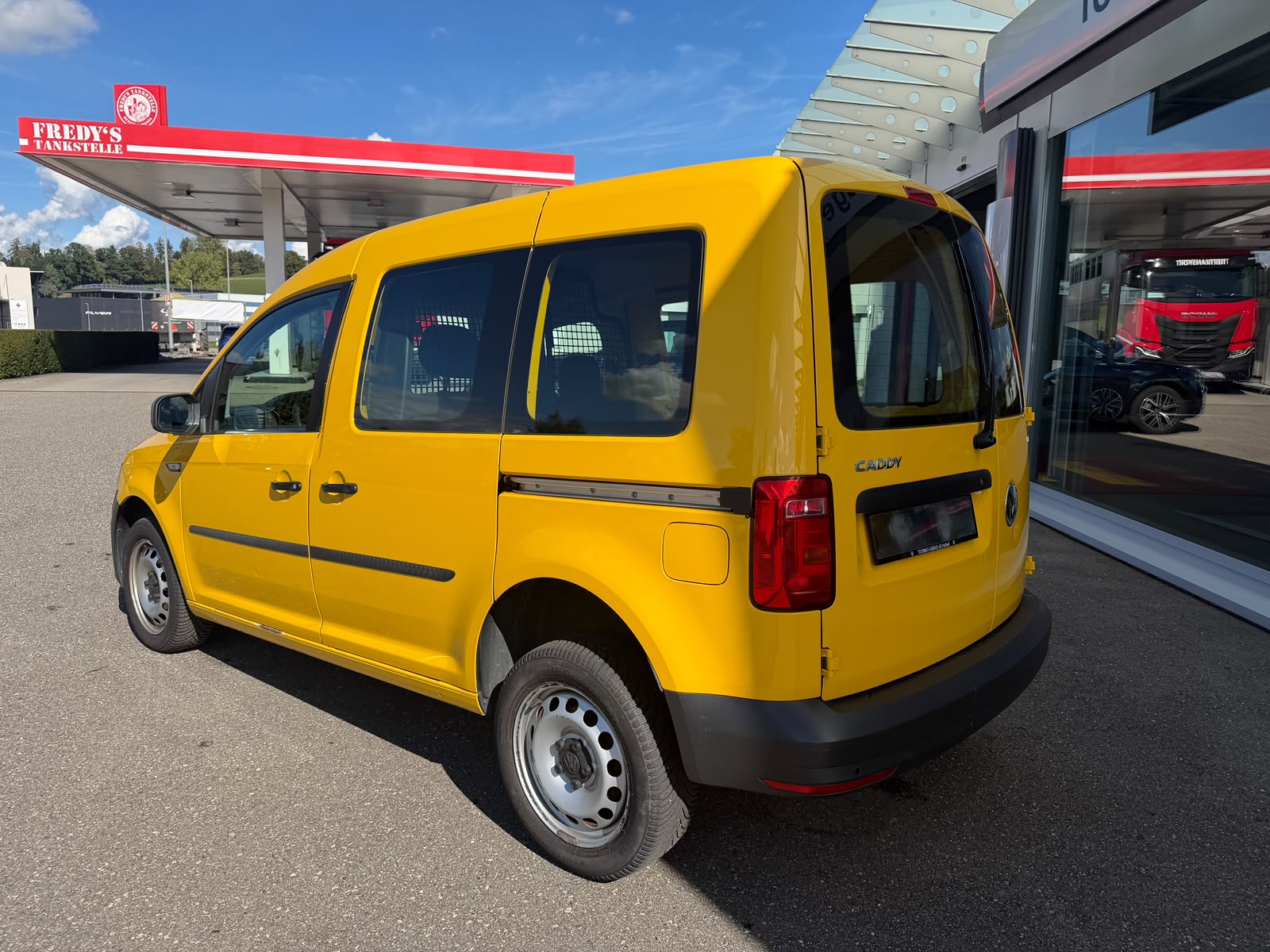 VW Caddy 2.0TDI 4Motion BlueMotion Technology DSG-image-2