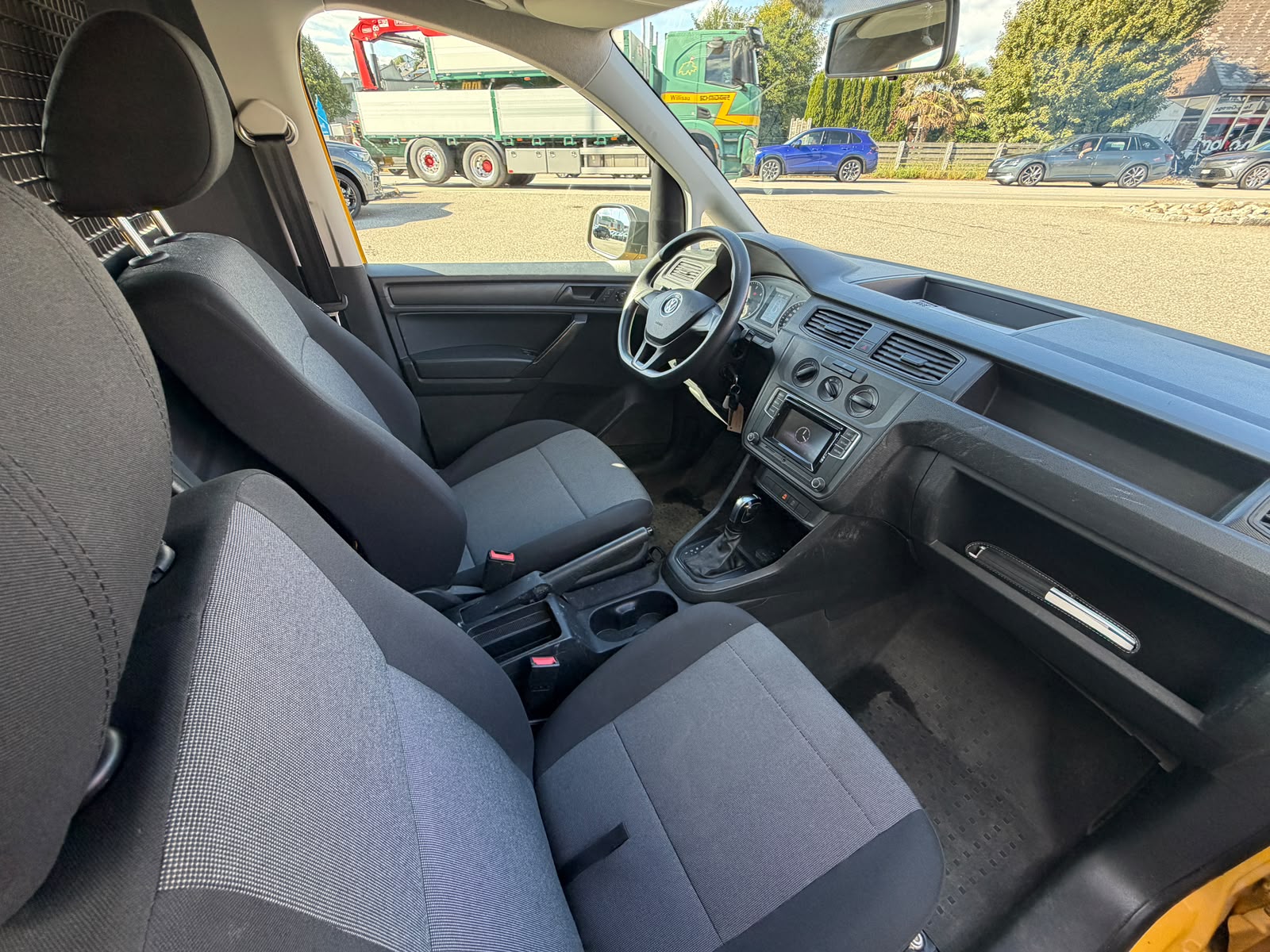 VW Caddy 2.0TDI 4Motion BlueMotion Technology DSG-image-12