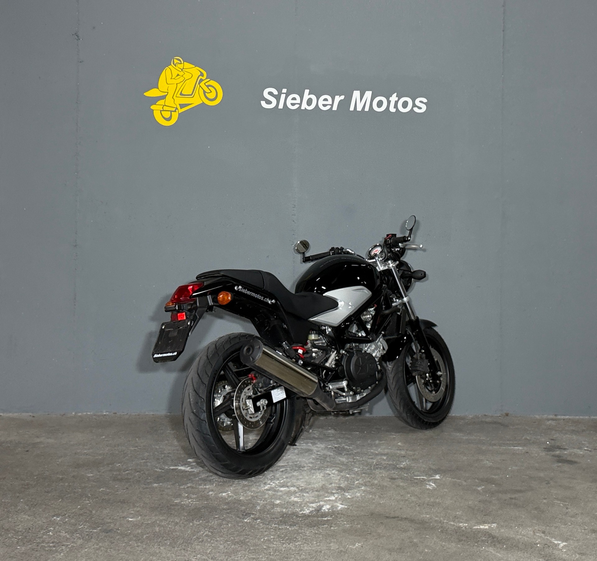 HONDA VTR 250-showroom-element-3