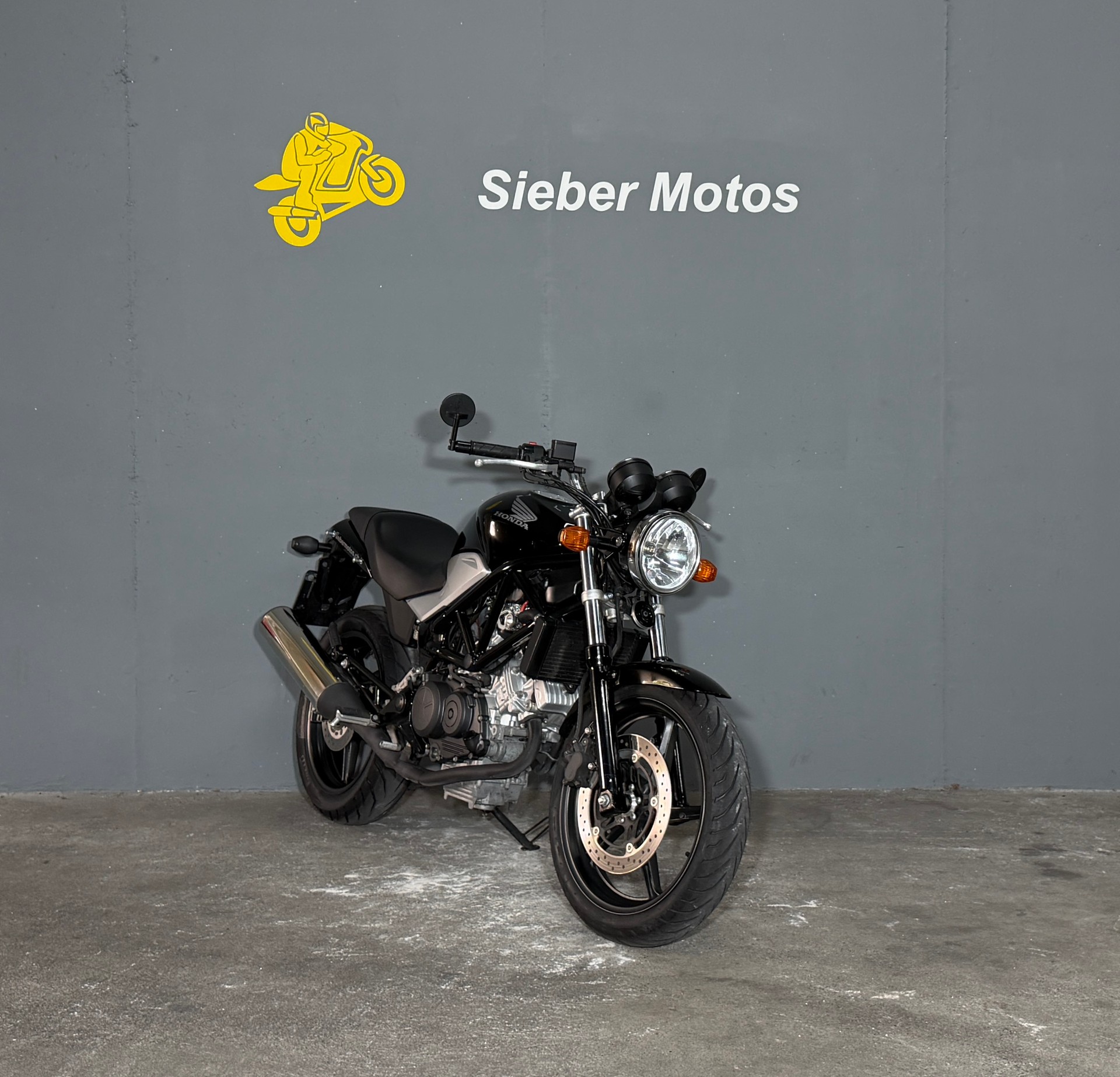 HONDA VTR 250-showroom-element-1