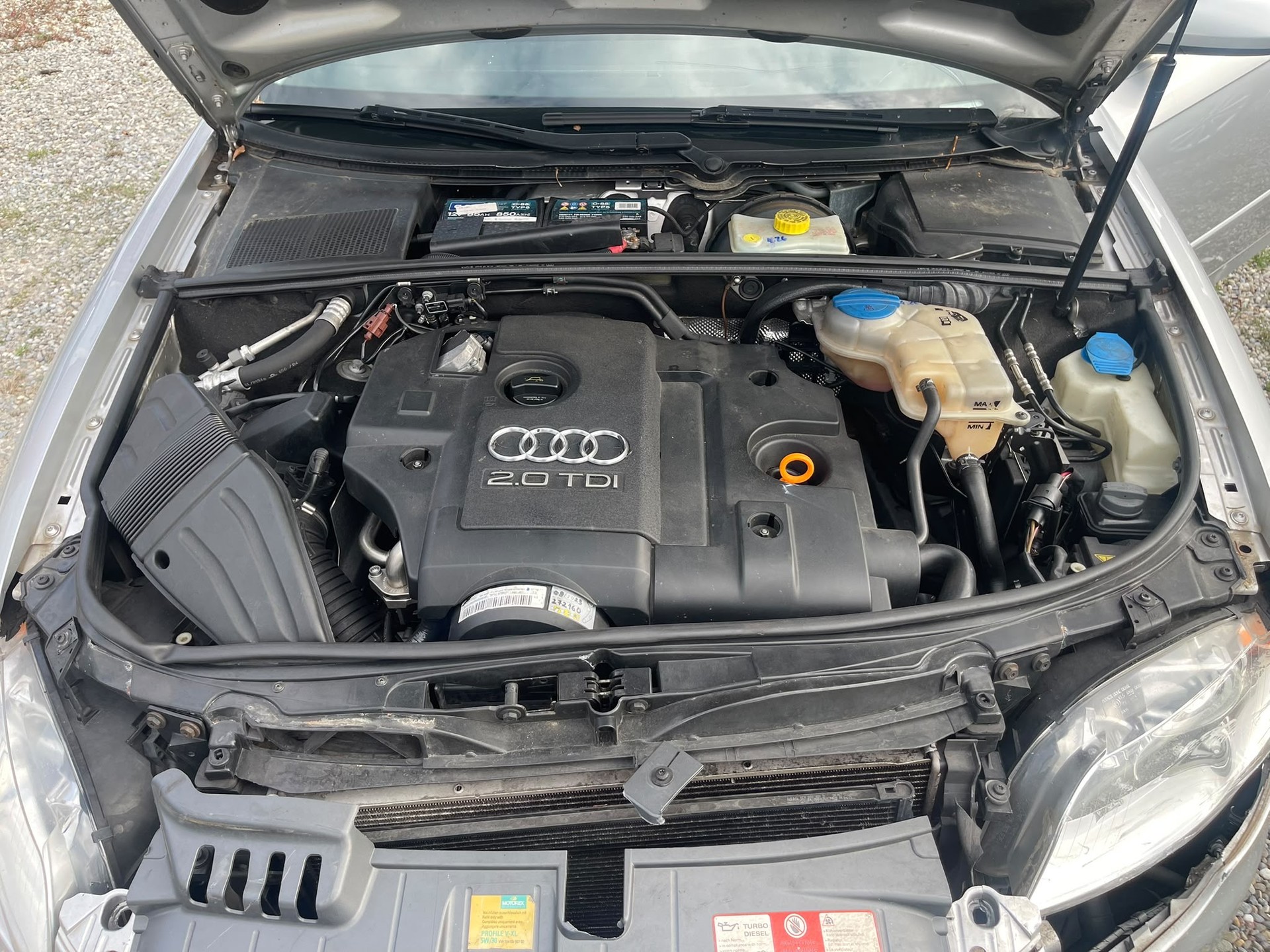 AUDI A4 Avant 2.0 TDI-image-9