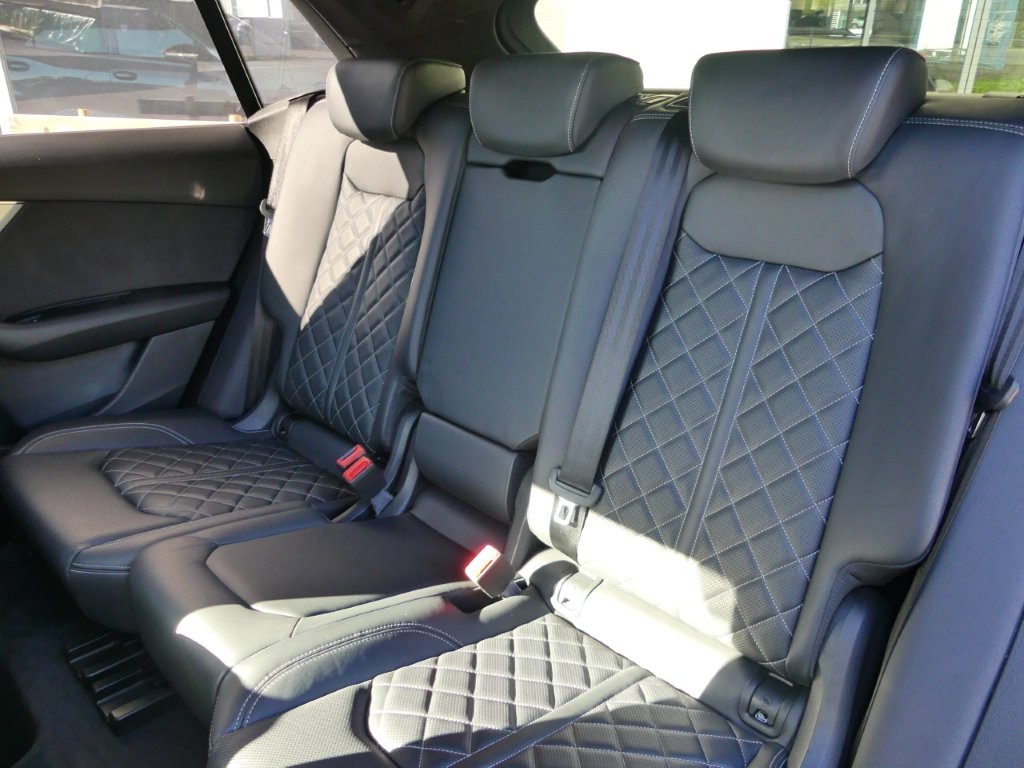 AUDI SQ8 TFSI quattro tiptronic-image-11