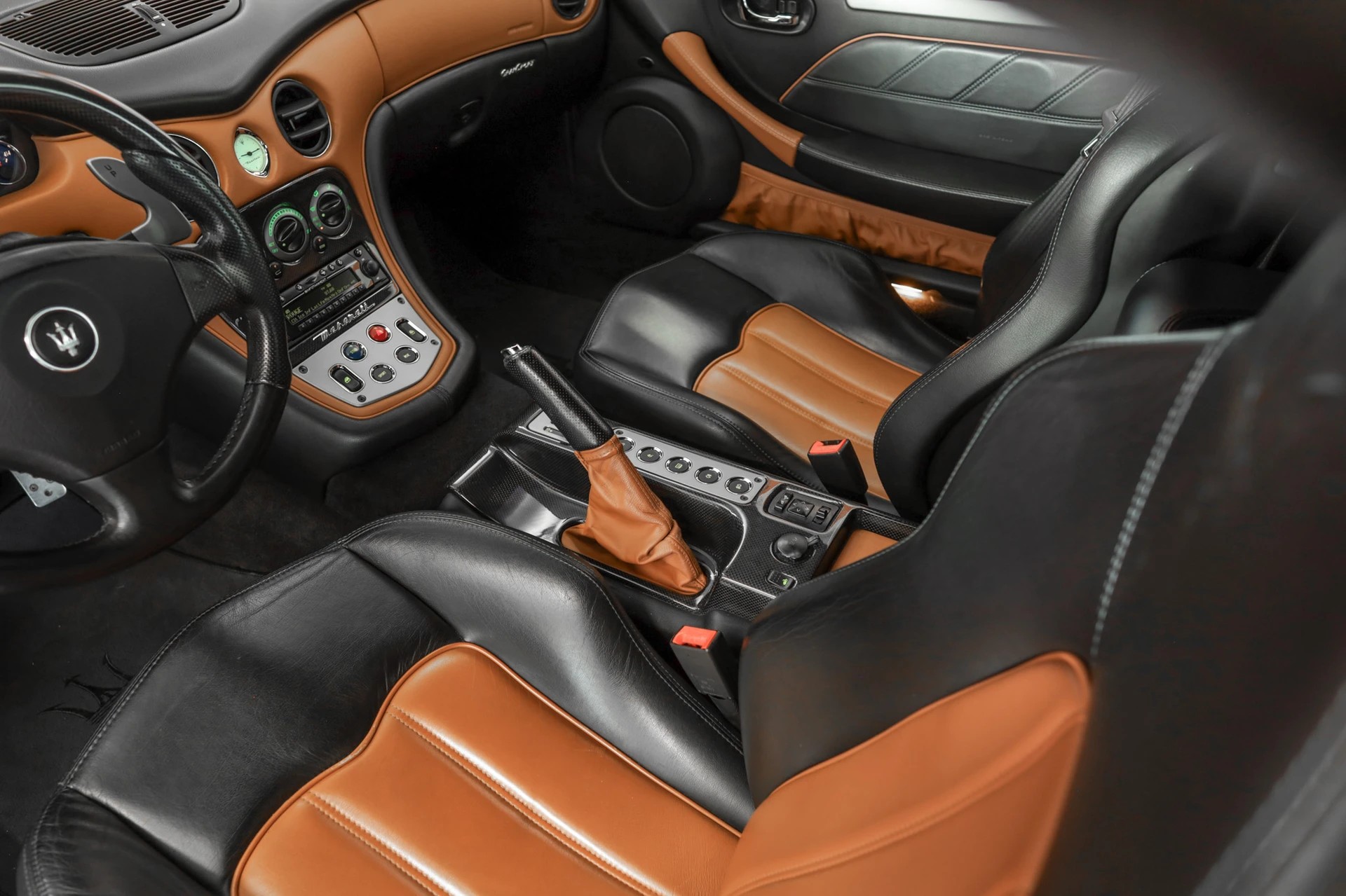 MASERATI Spyder GranSport Cambiocorsa / Nero-Cuoio / Jantes Trofeo 19 pouces-image-16