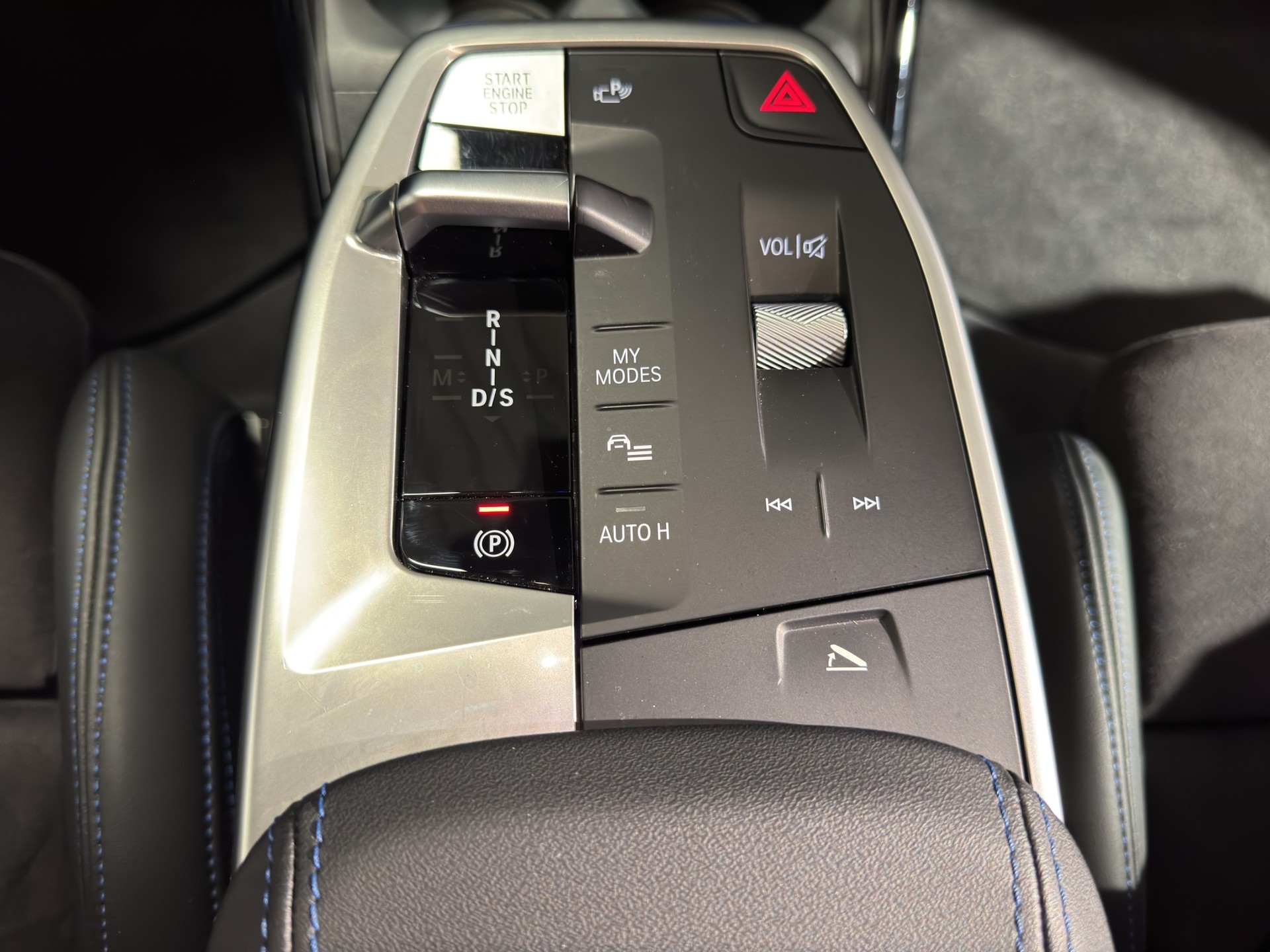 BMW 225e xDrive paddles Active Tourer M Sport-image-11