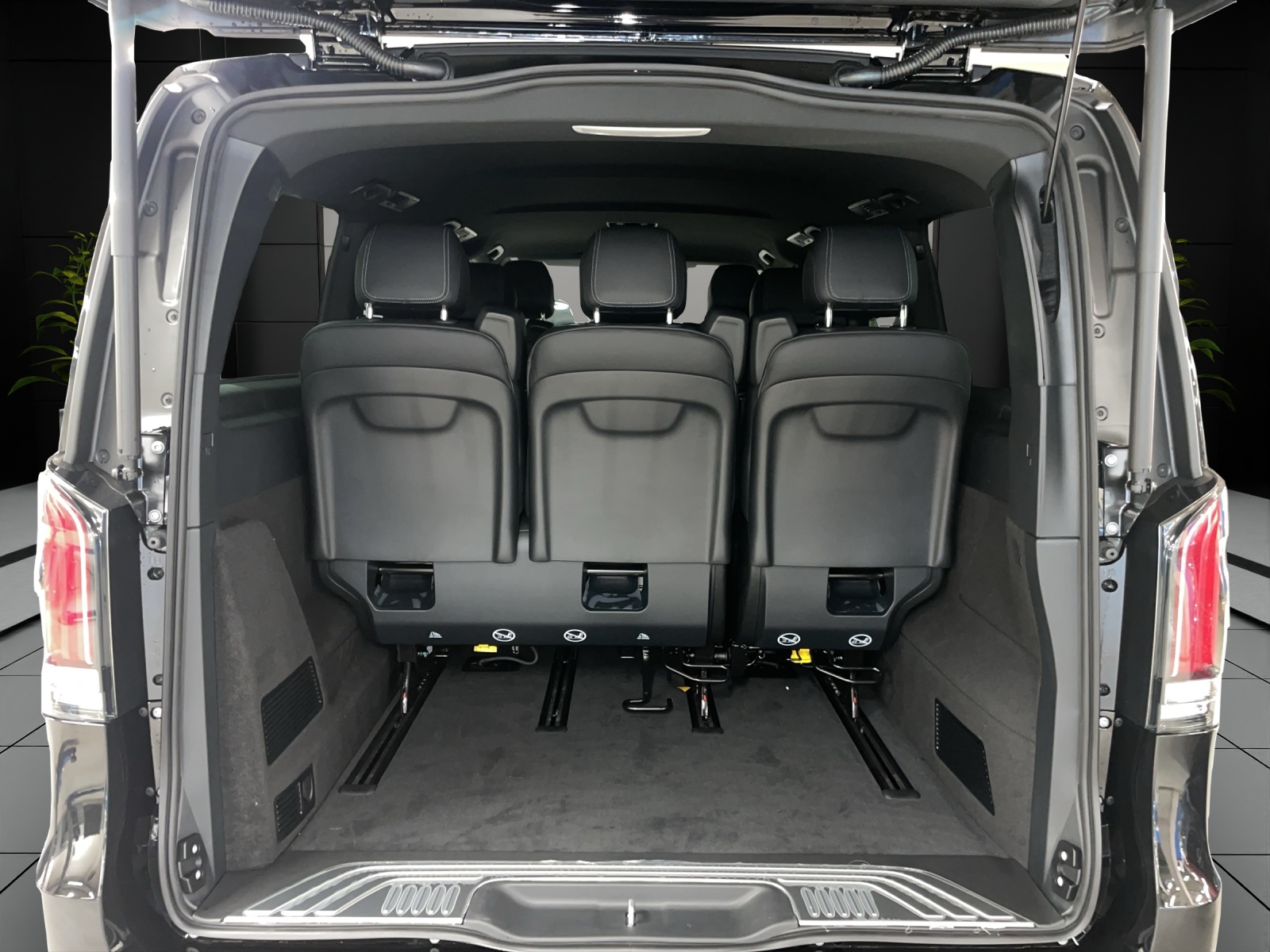 MERCEDES-BENZ V 300 d lang 4Matic Swiss Edition 9G-Tronic-image-5