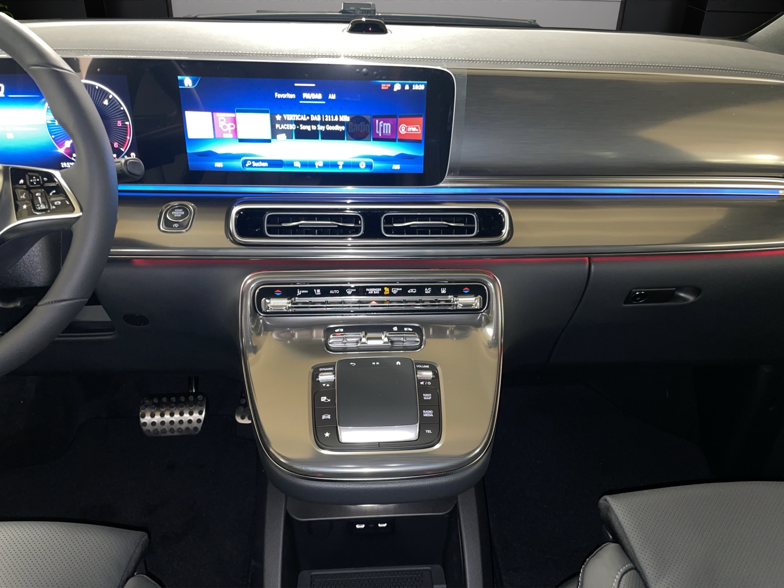 MERCEDES-BENZ V 300 d lang 4Matic Swiss Edition 9G-Tronic-image-11