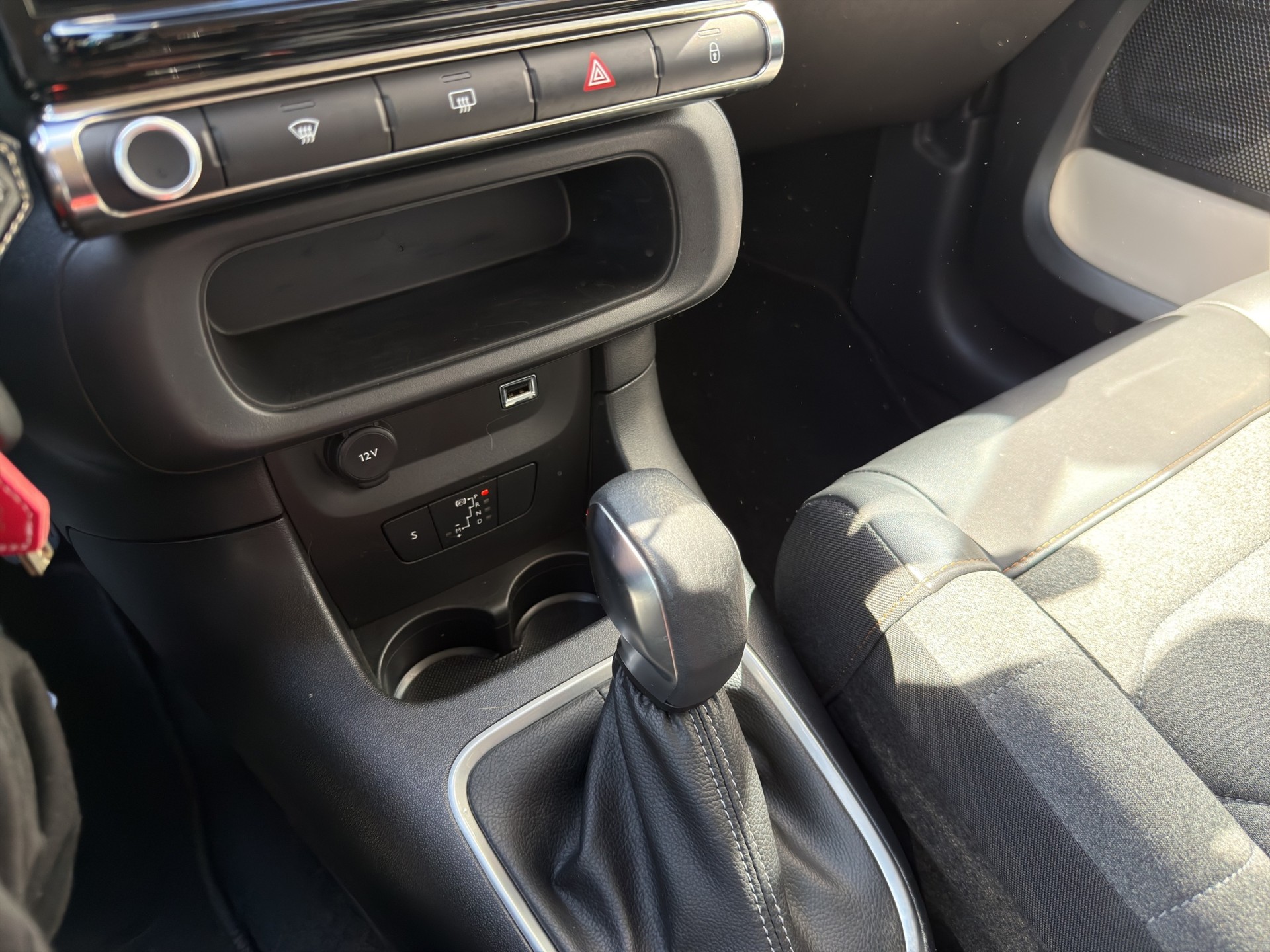 CITROEN C3 1.2 Swiss Edition-image-10