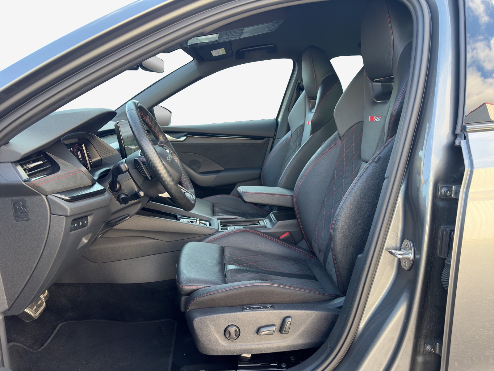 SKODA Octavia Combi 2.0 TSI DSG RS-image-7