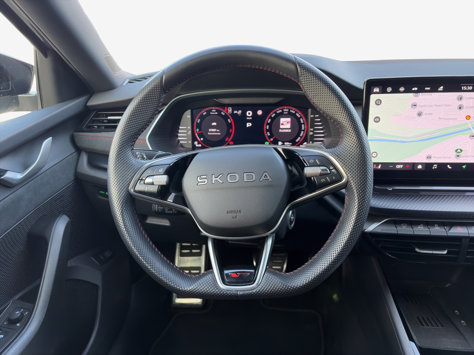 SKODA Octavia Combi 2.0 TSI DSG RS-image-9