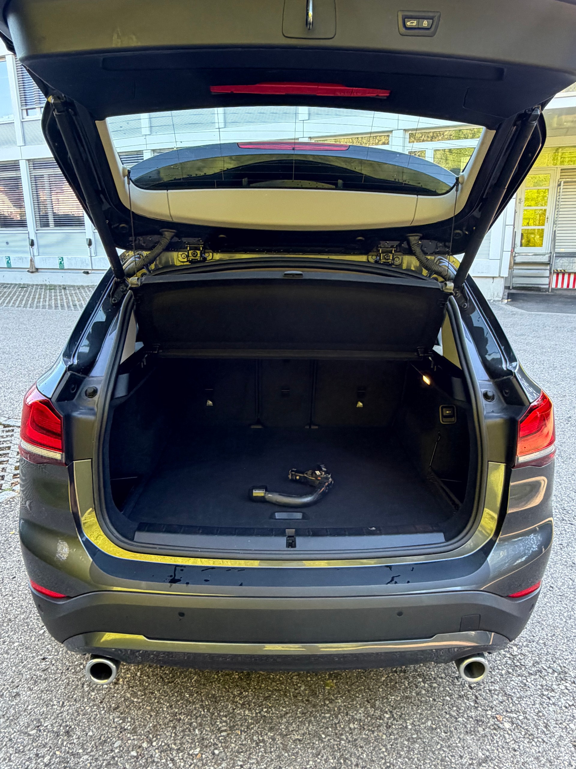 BMW 25i xDrive-image-3