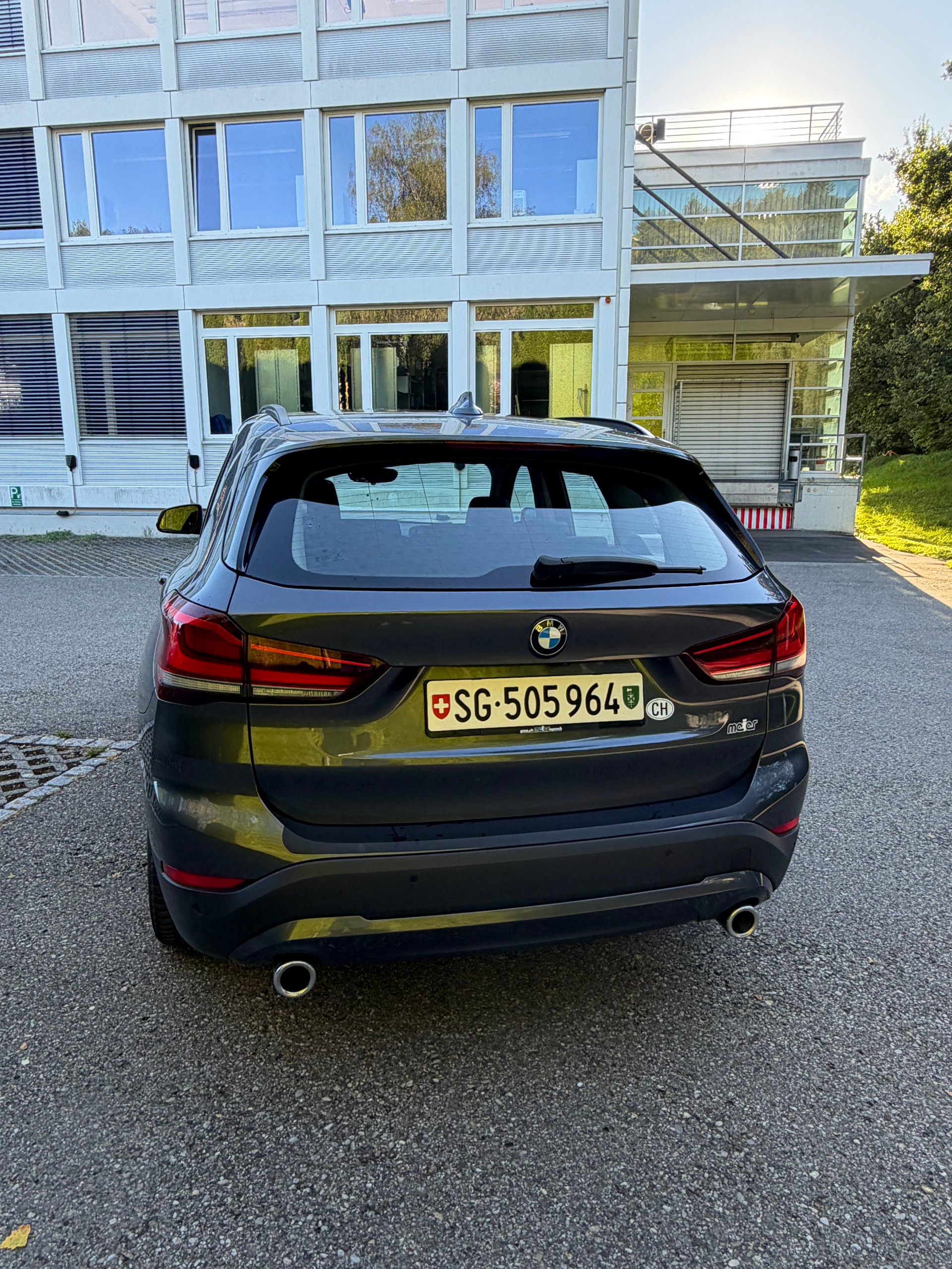 BMW 25i xDrive-image-2