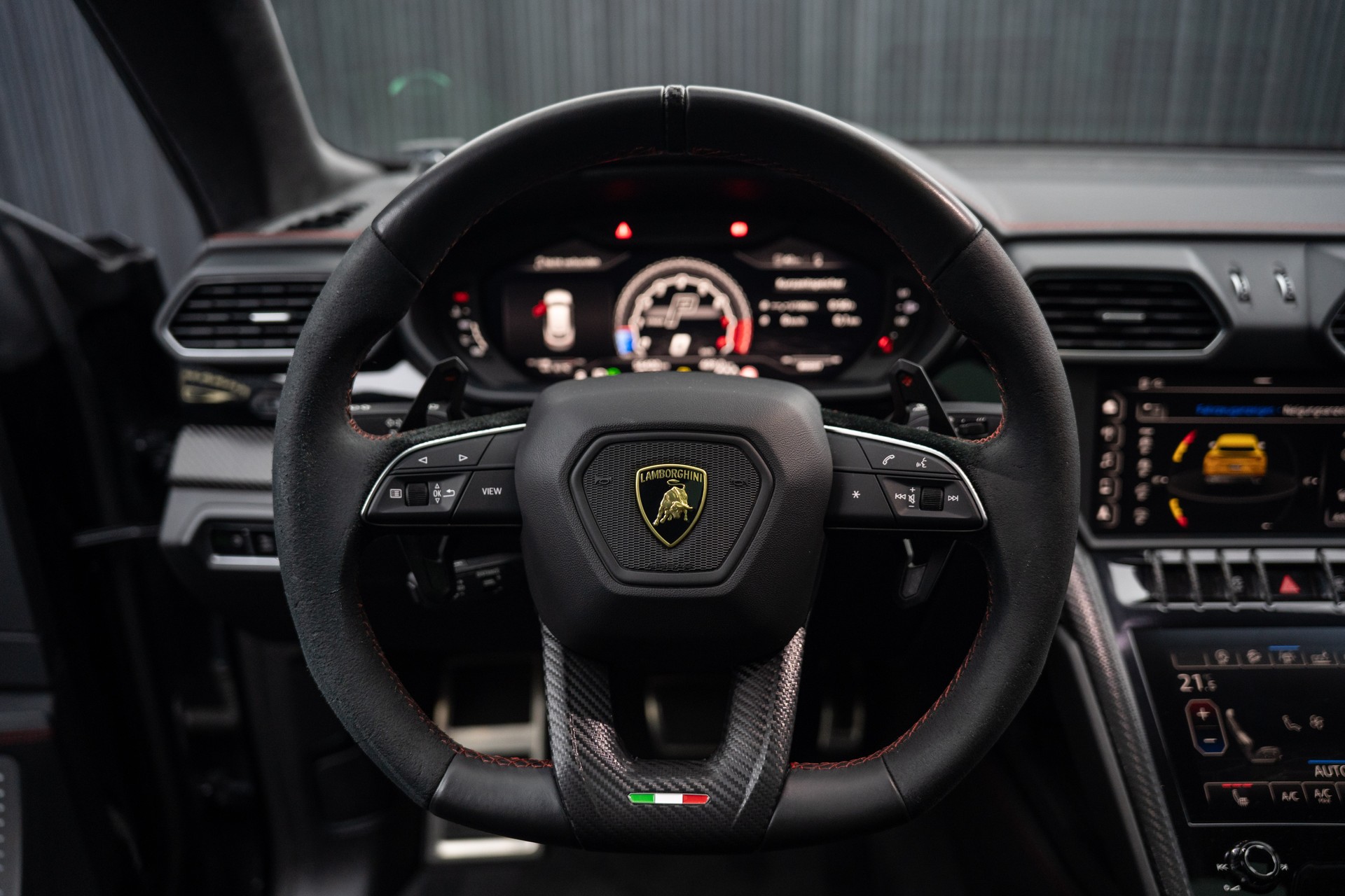LAMBORGHINI Urus E-Gear-image-9