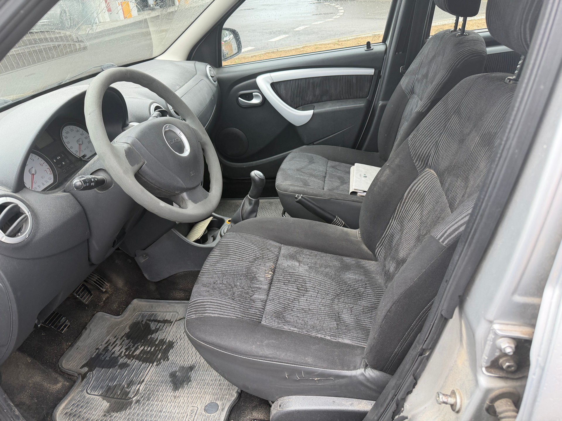 DACIA Logan 1.6 16V Lauréate-image-8
