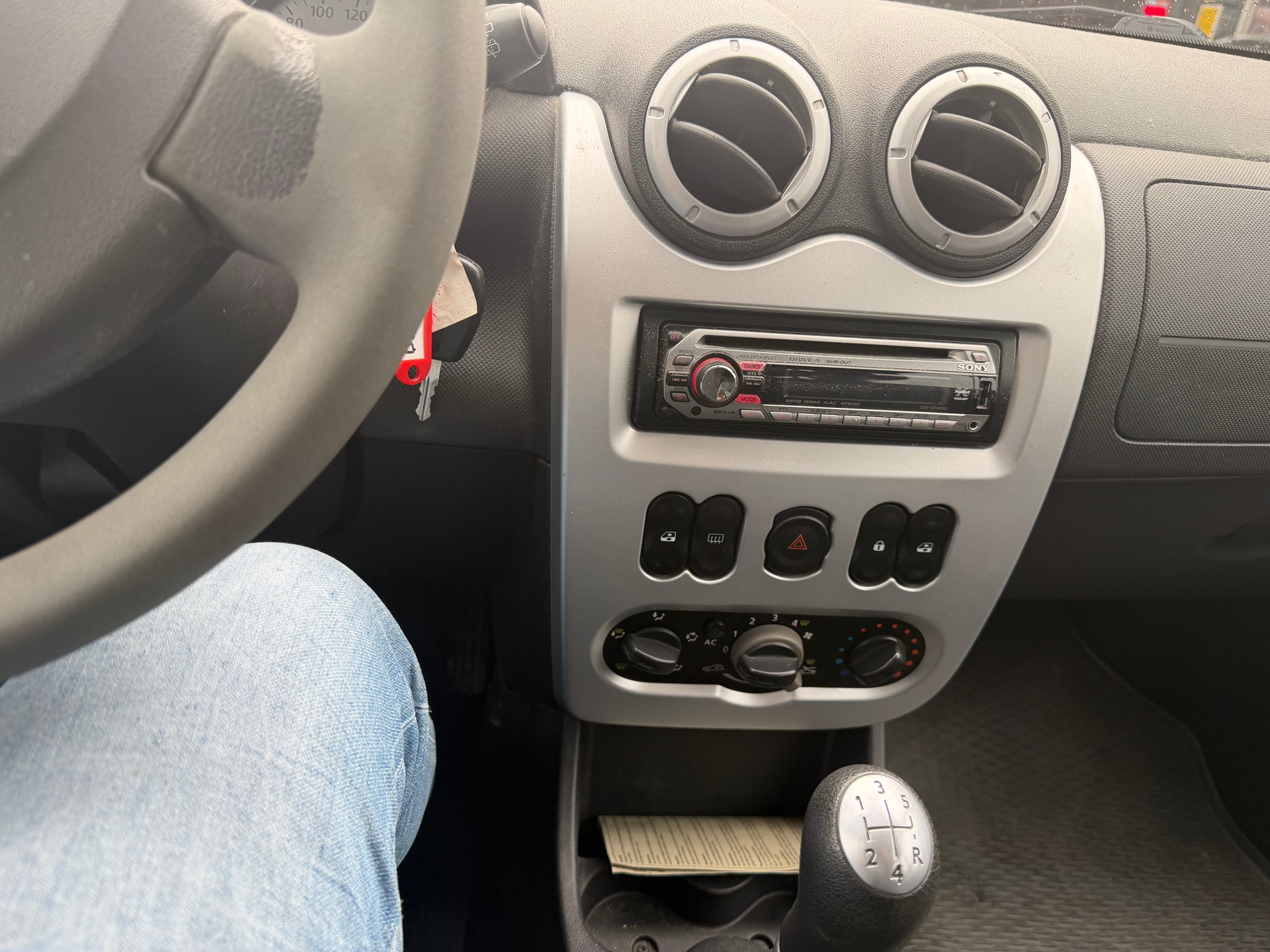 DACIA Logan 1.6 16V Lauréate-image-7
