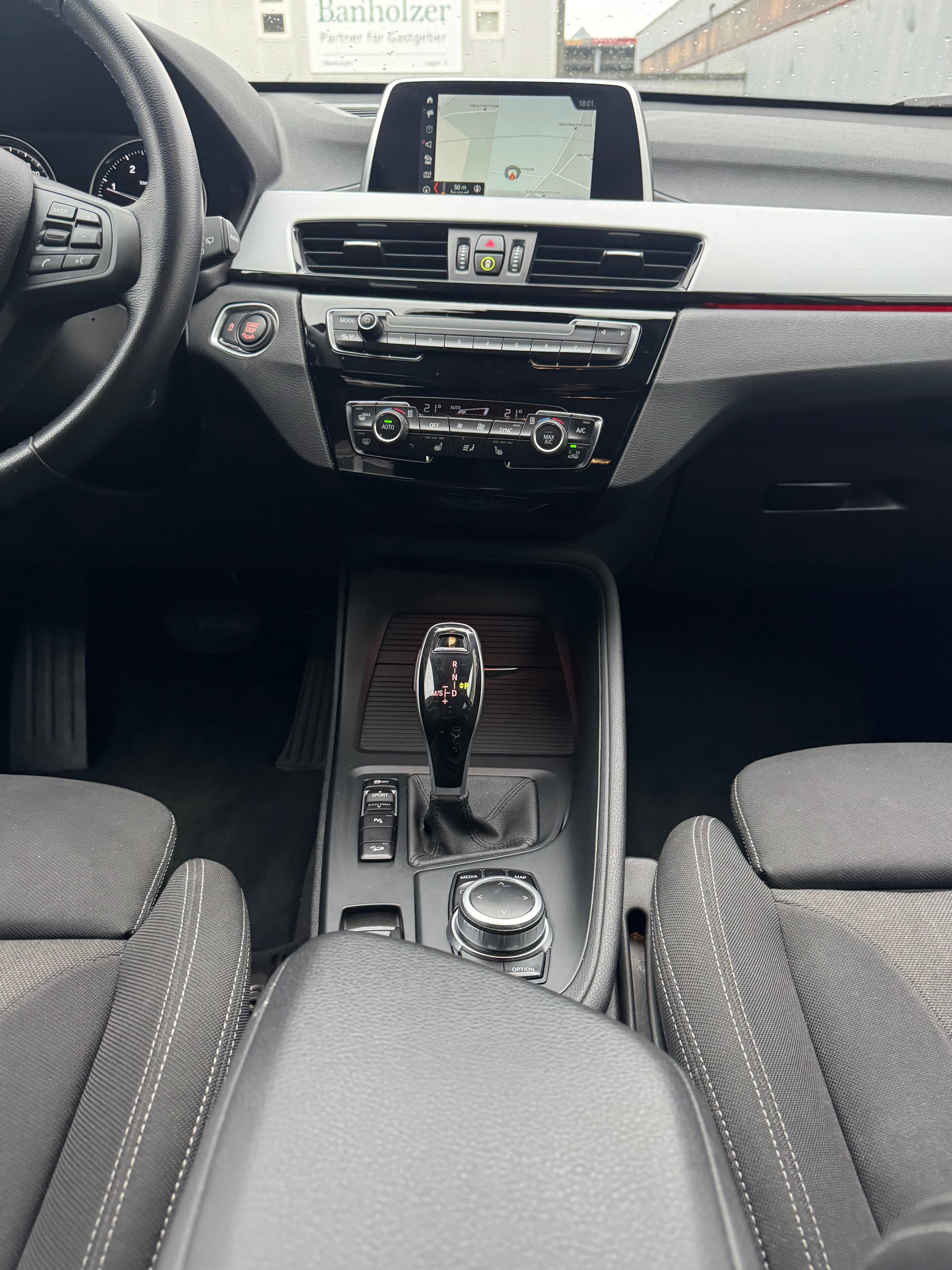 BMW X1 xDrive 18d Steptronic-image-12
