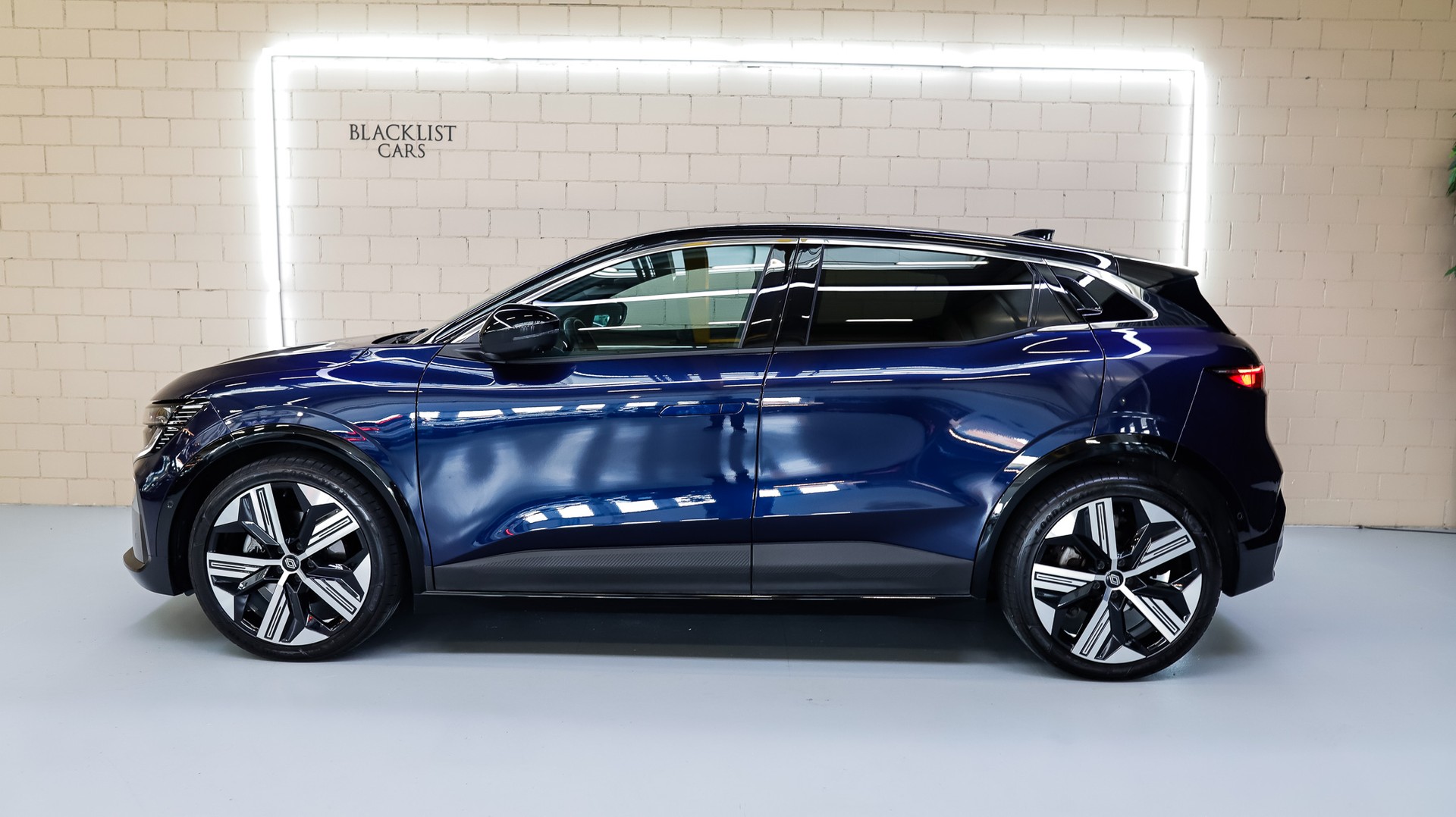 RENAULT Mégane E-TECH EV60 Iconic-image-2