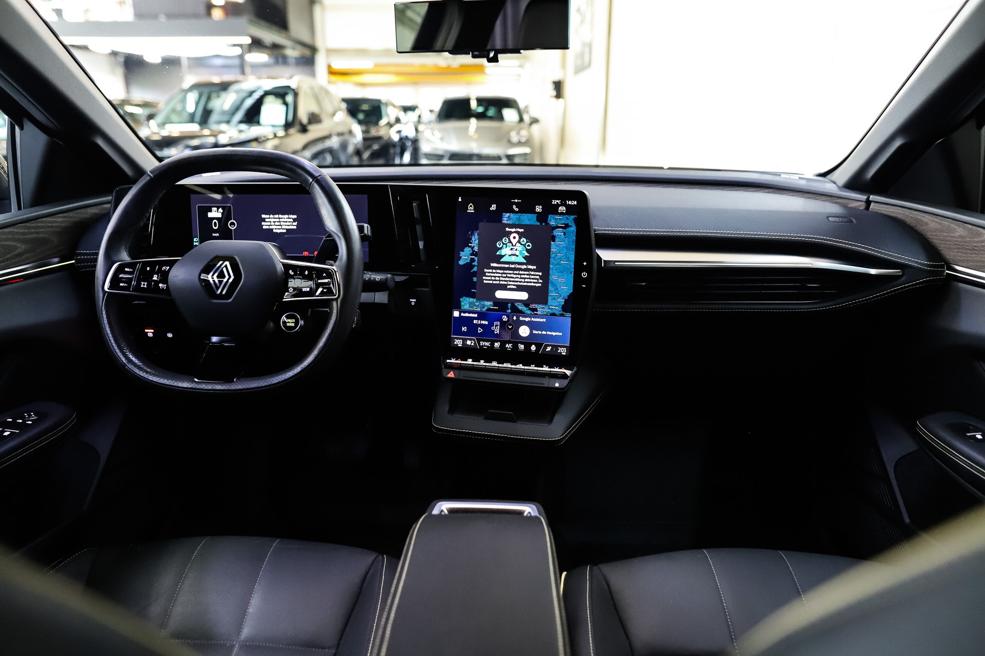 RENAULT Mégane E-TECH EV60 Iconic-image-13