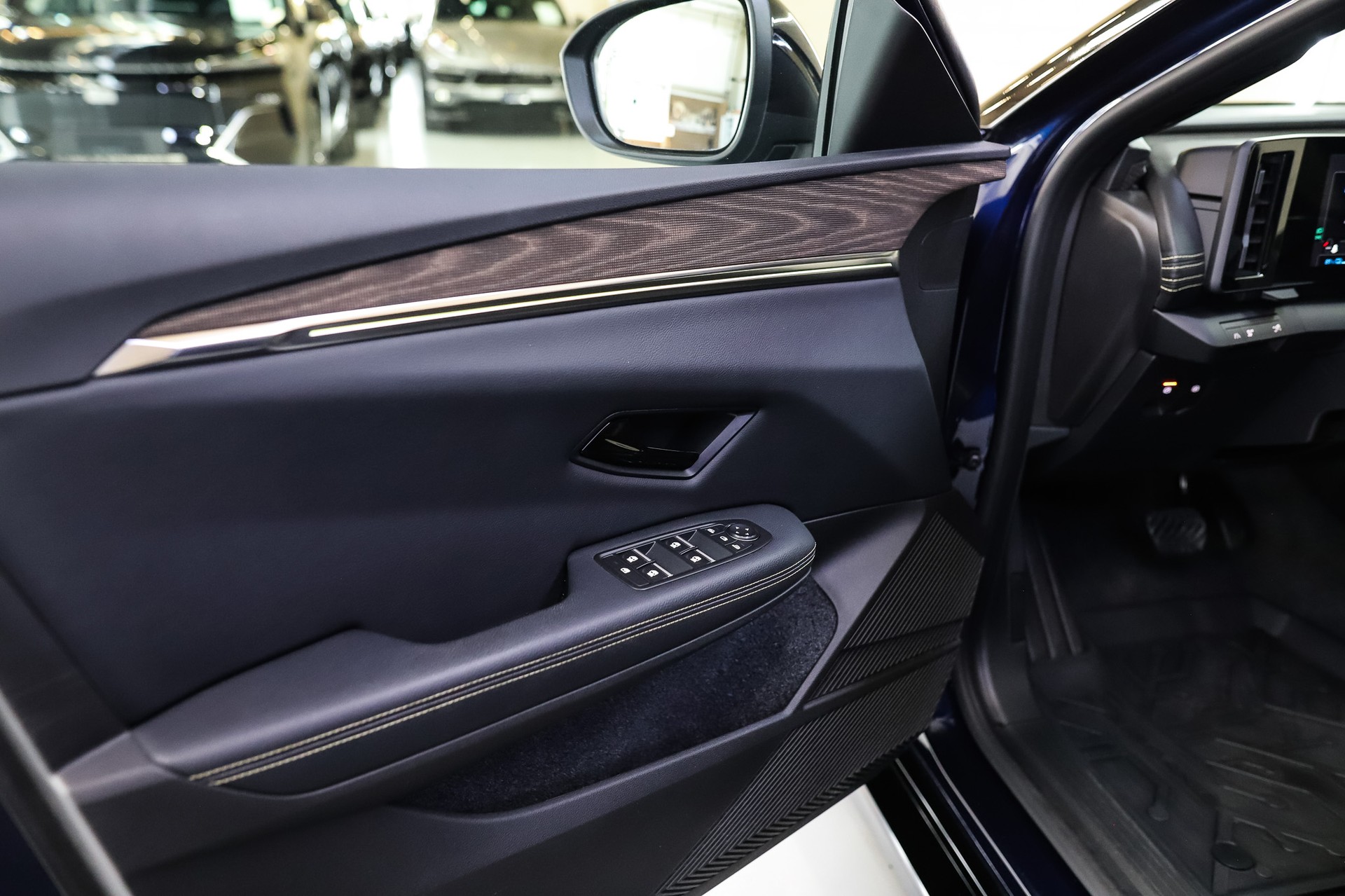 RENAULT Mégane E-TECH EV60 Iconic-image-7
