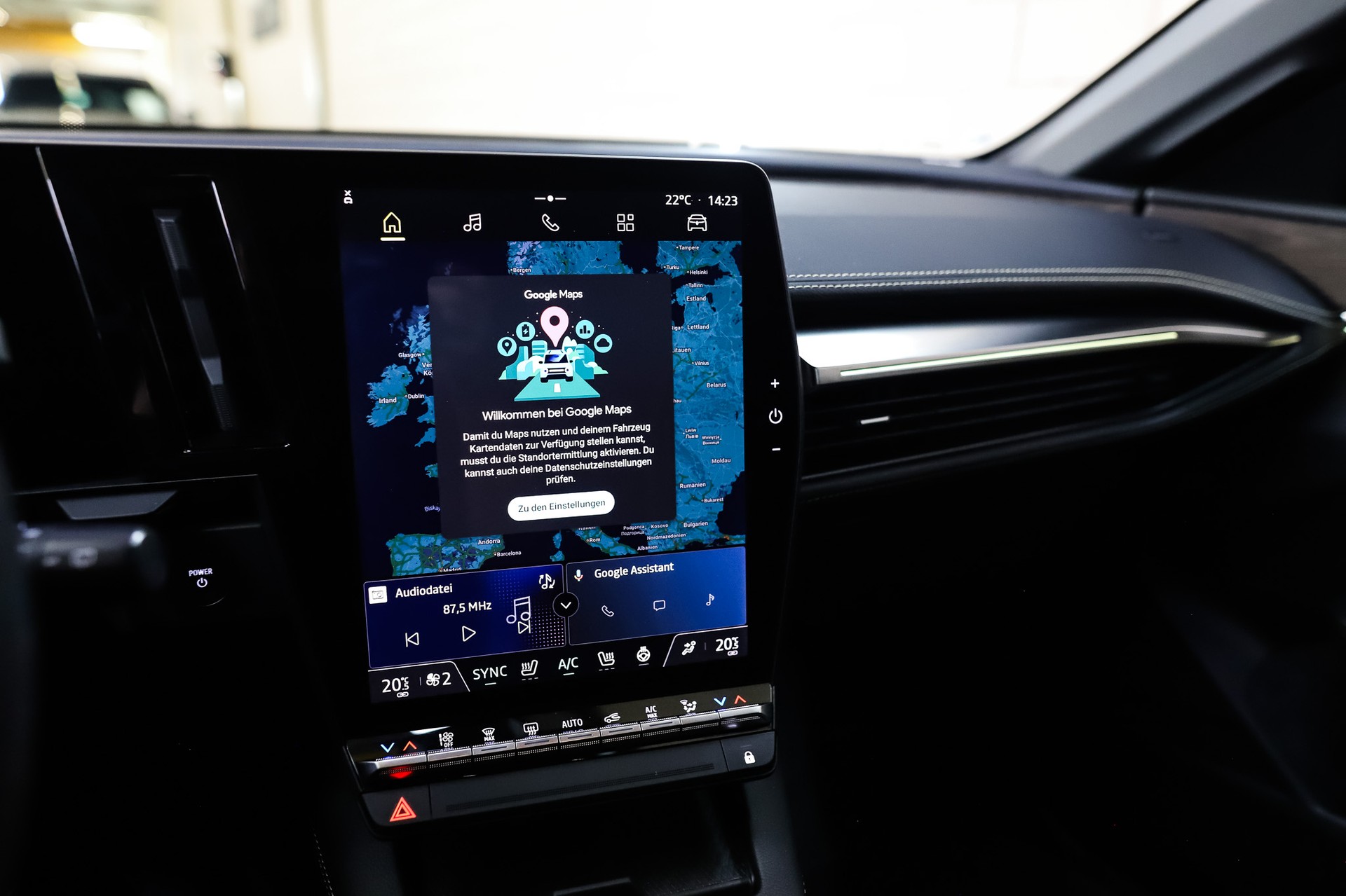 RENAULT Mégane E-TECH EV60 Iconic-image-9