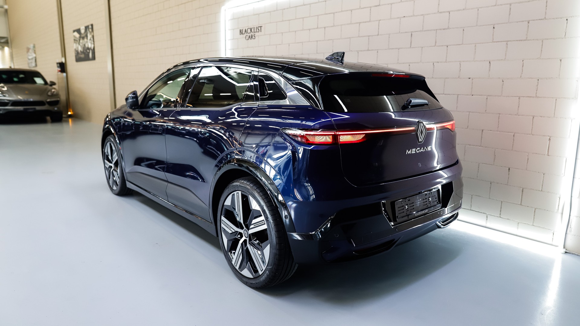 RENAULT Mégane E-TECH EV60 Iconic-image-3