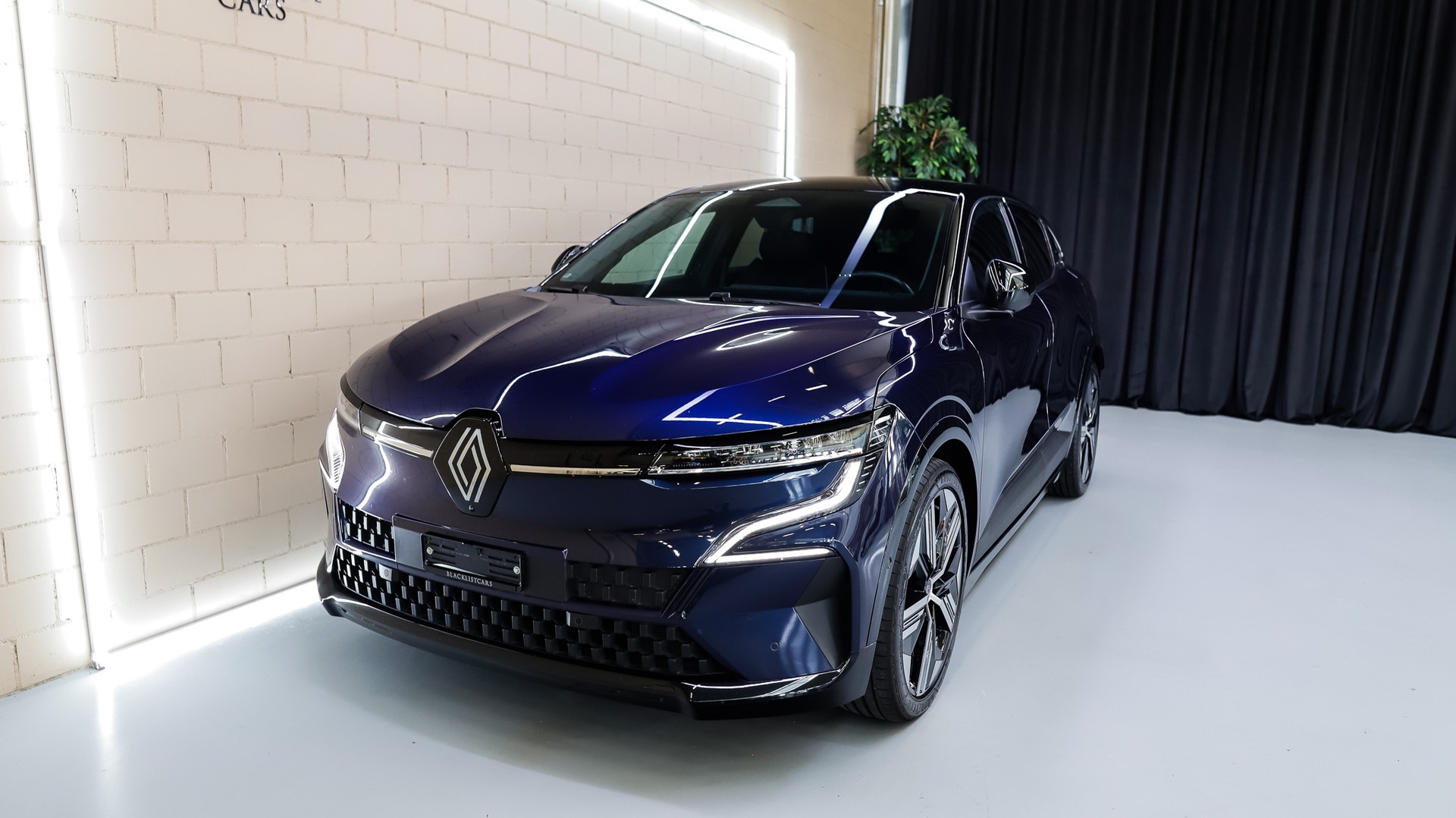 RENAULT Mégane E-TECH EV60 Iconic-image-1