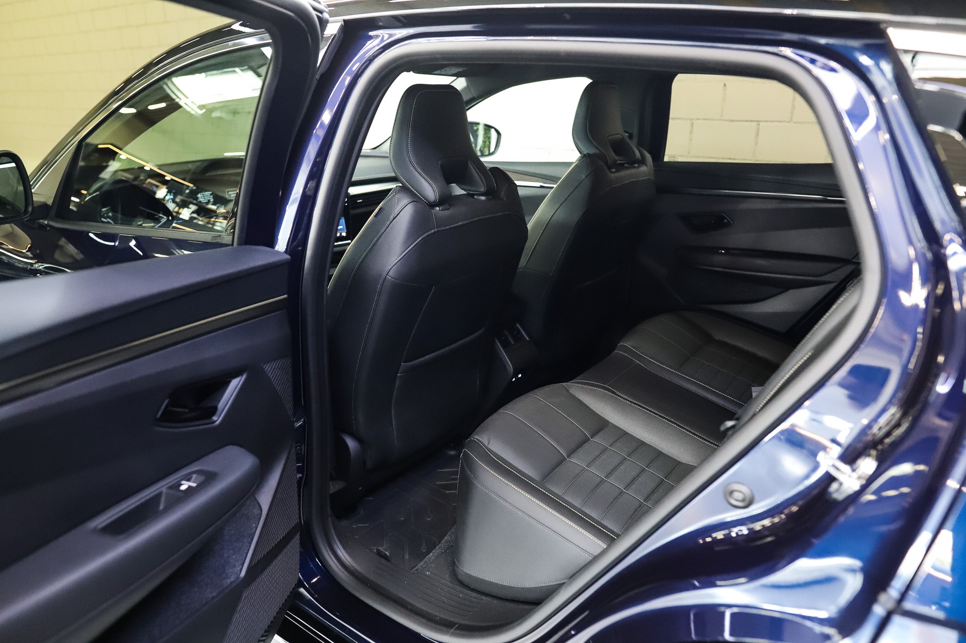 RENAULT Mégane E-TECH EV60 Iconic-image-11