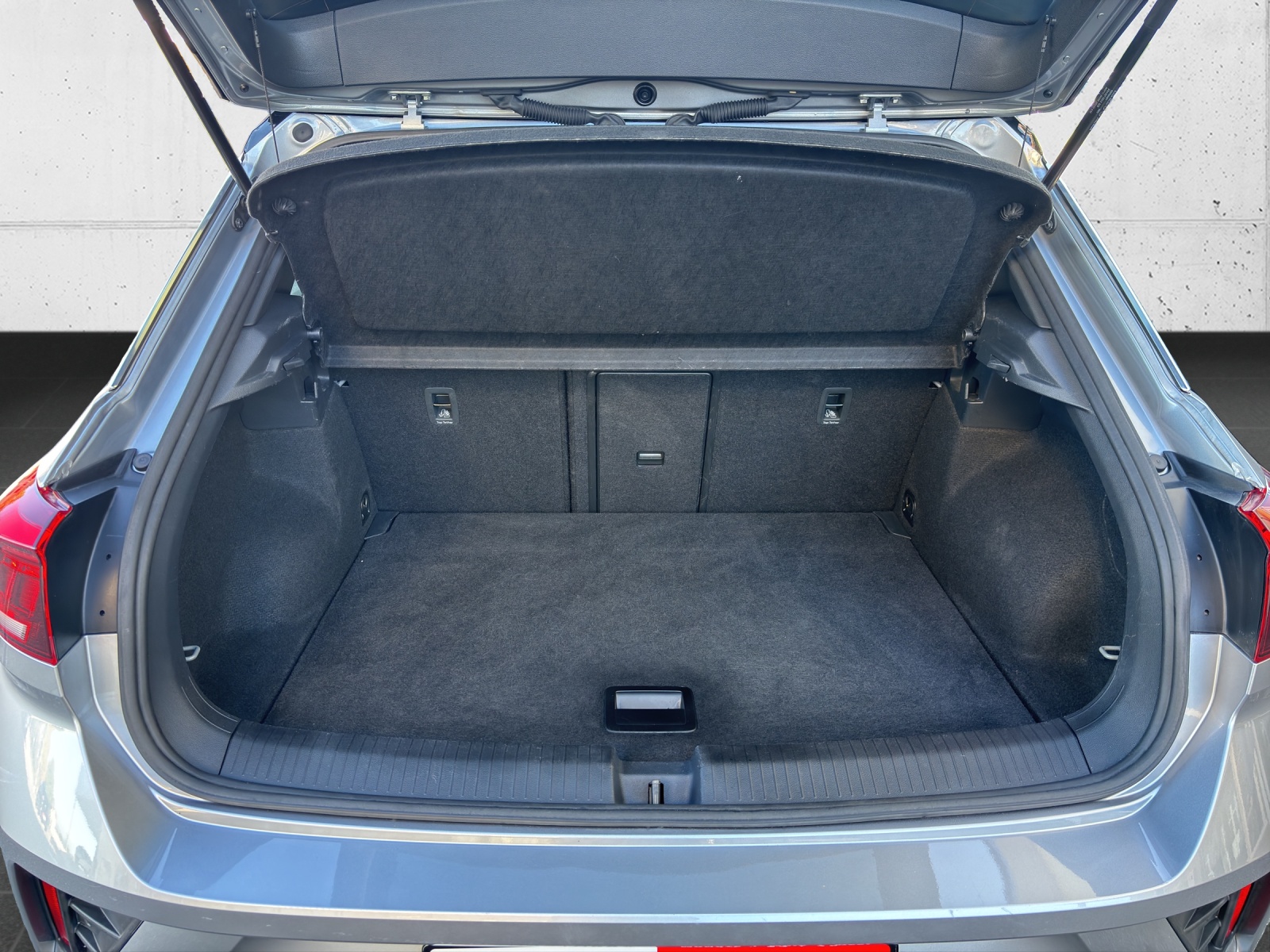 VW T-Roc 2.0 TSI R-Line DSG 4Motion mit AHK, Standheizung & Winterräder-image-7