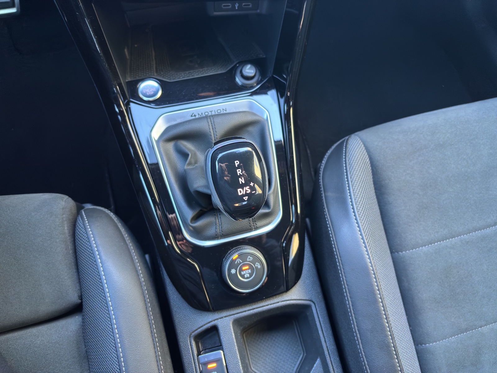 VW T-Roc 2.0 TSI R-Line DSG 4Motion mit AHK, Standheizung & Winterräder-image-16