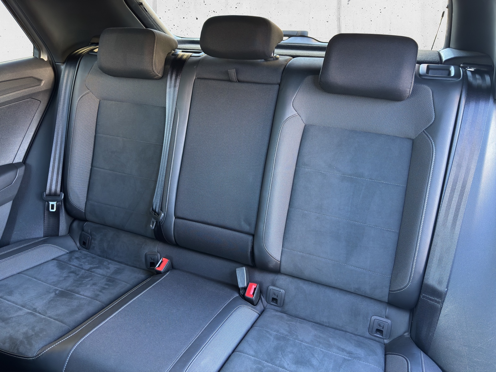 VW T-Roc 2.0 TSI R-Line DSG 4Motion mit AHK, Standheizung & Winterräder-image-29