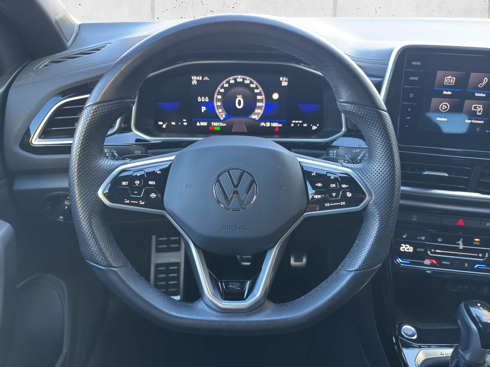 VW T-Roc 2.0 TSI R-Line DSG 4Motion mit AHK, Standheizung & Winterräder-image-11
