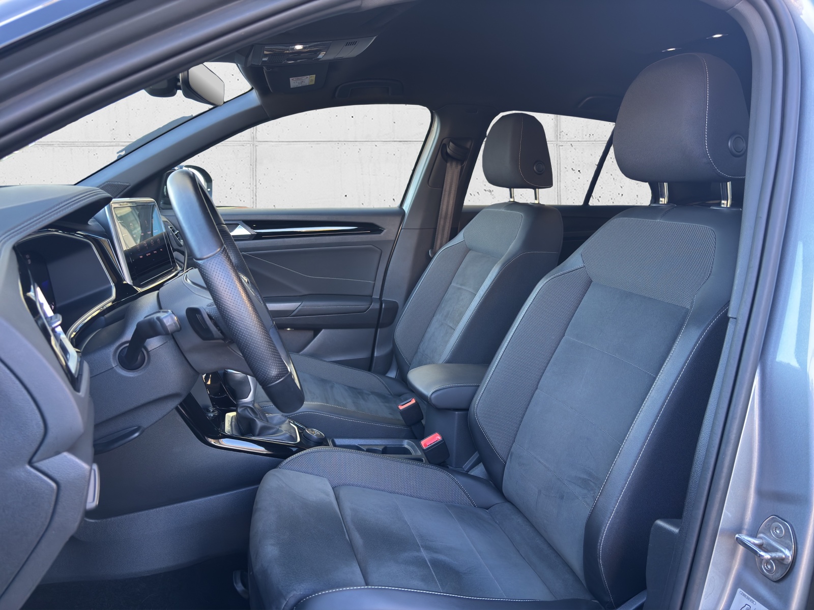 VW T-Roc 2.0 TSI R-Line DSG 4Motion mit AHK, Standheizung & Winterräder-image-27