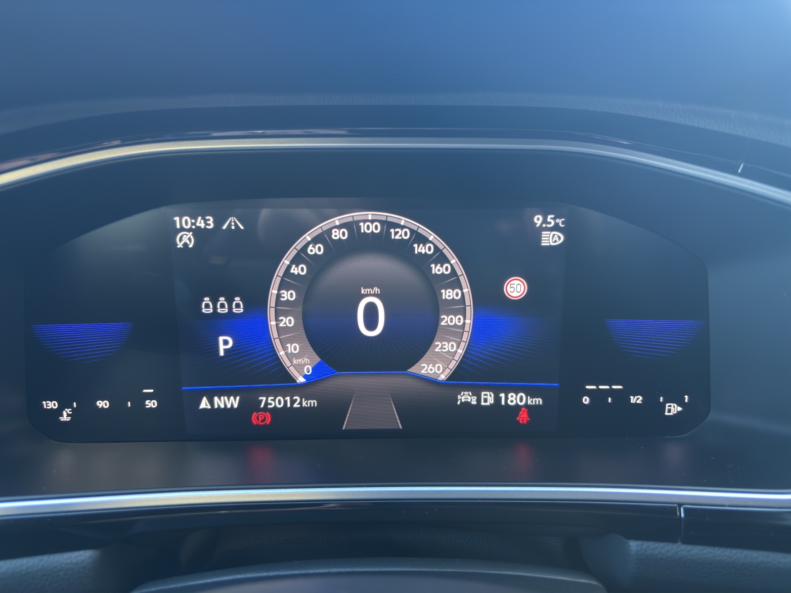 VW T-Roc 2.0 TSI R-Line DSG 4Motion mit AHK, Standheizung & Winterräder-image-14