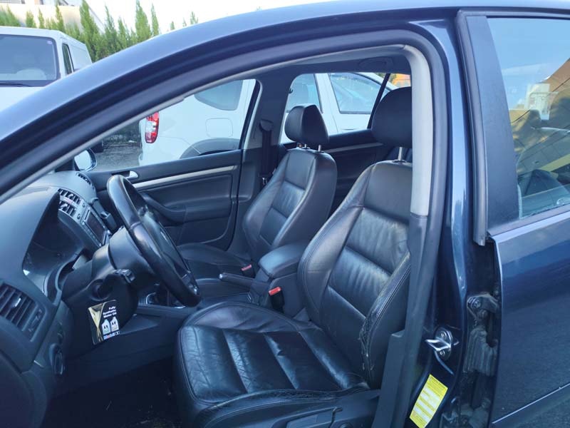 VW Golf 2.0 FSI Comfortline 4Motion-image-9