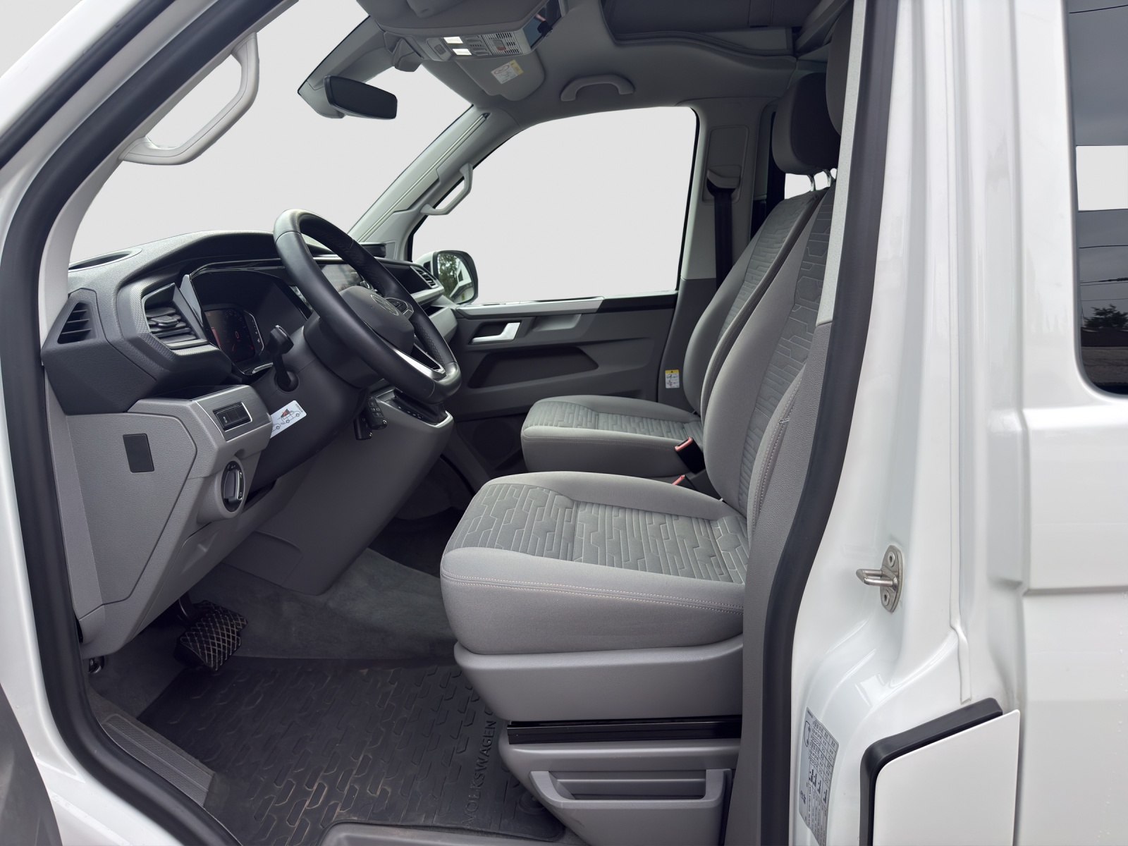 VW T6.1 California 2.0 TDI Ocean DSG-image-8