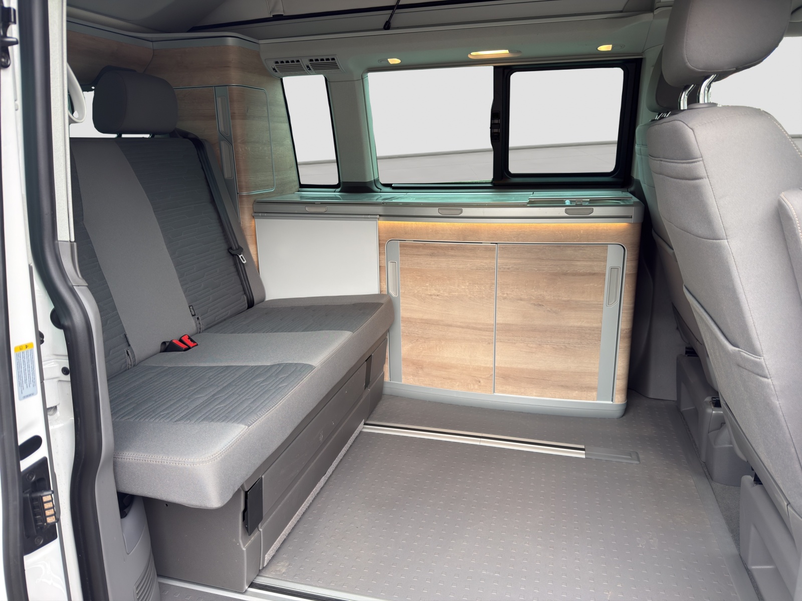 VW T6.1 California 2.0 TDI Ocean DSG-image-12