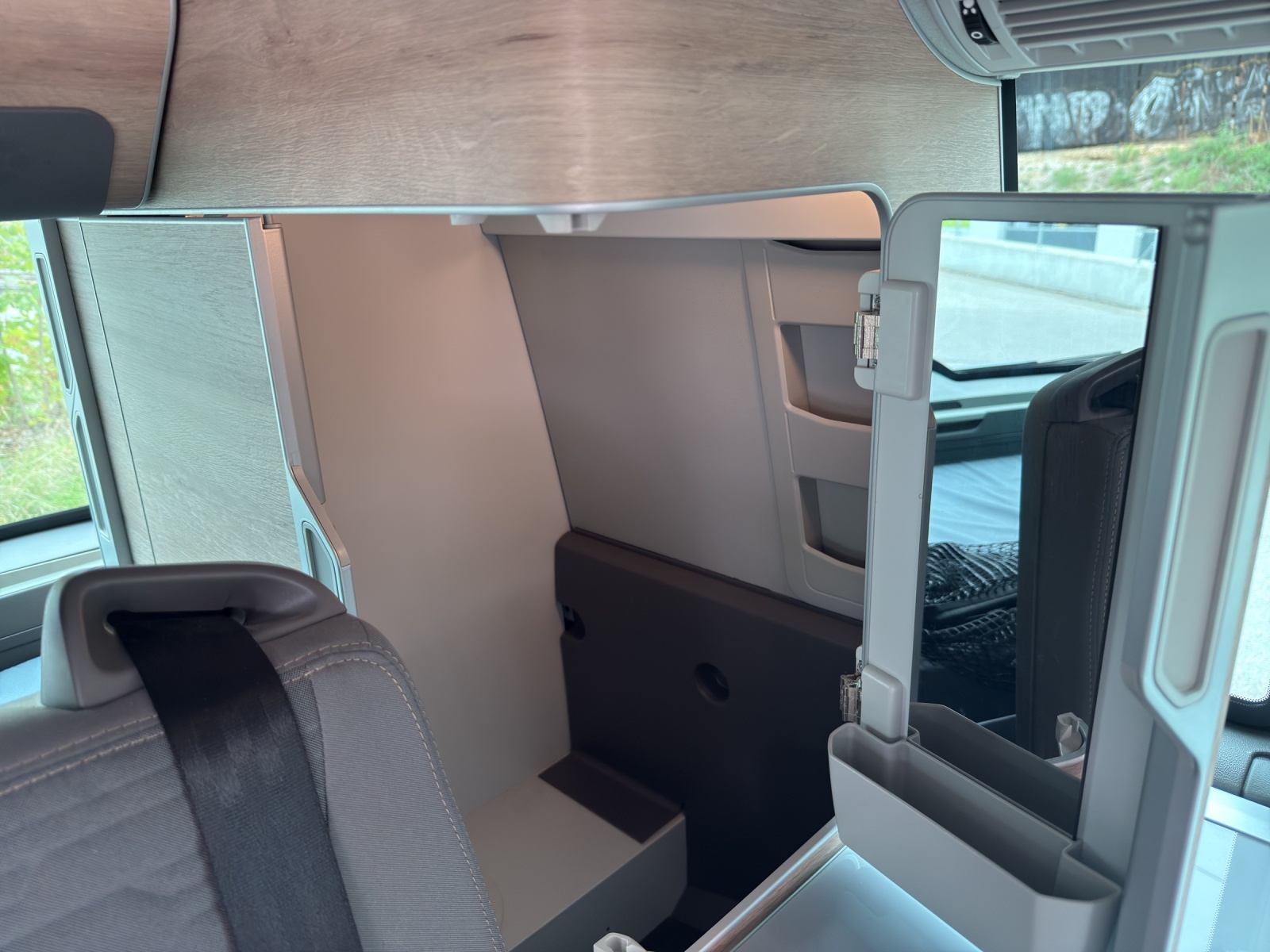 VW T6.1 California 2.0 TDI Ocean DSG-image-17