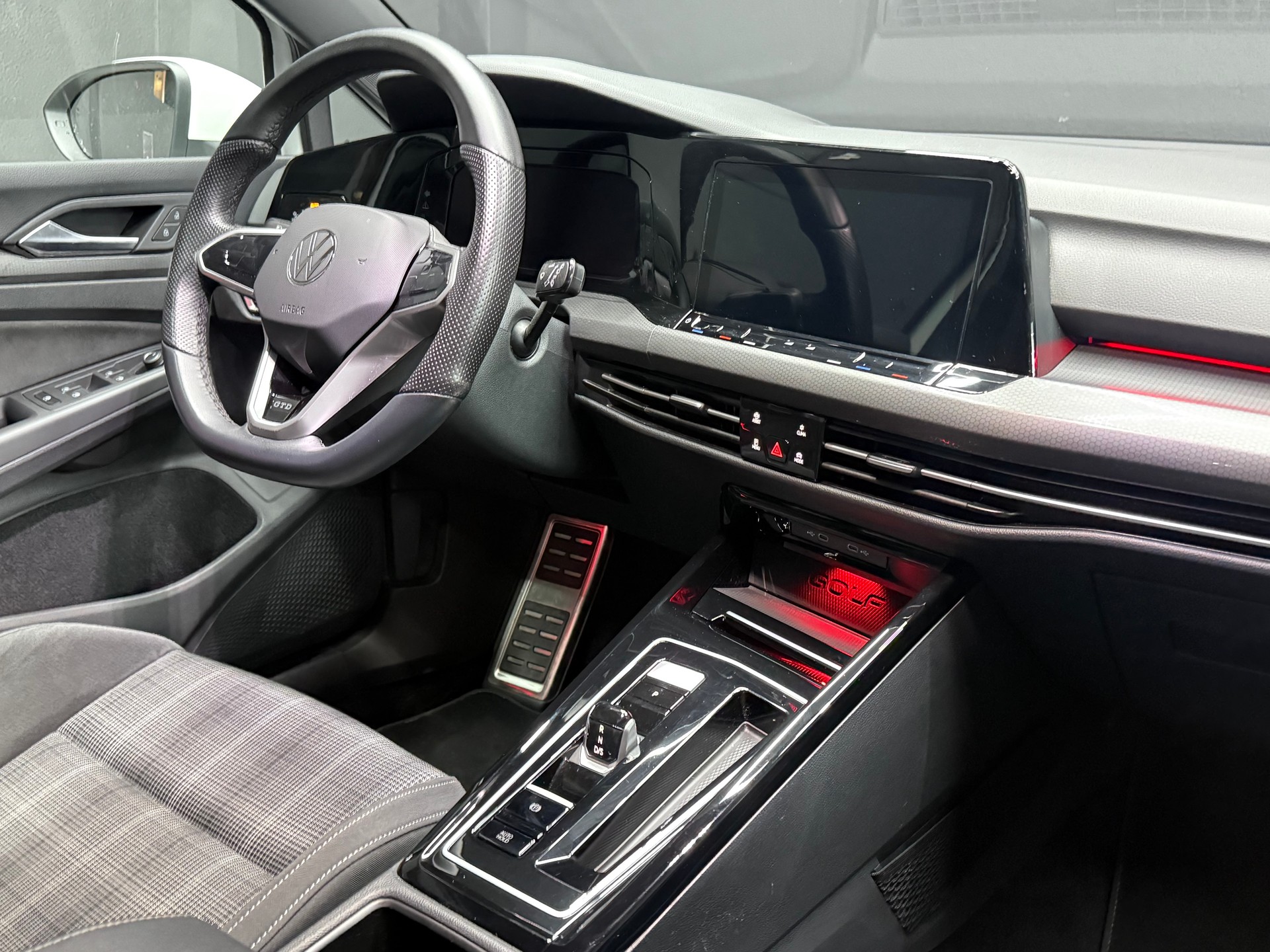 VW Golf 2.0 TDI GTD DSG-image-8