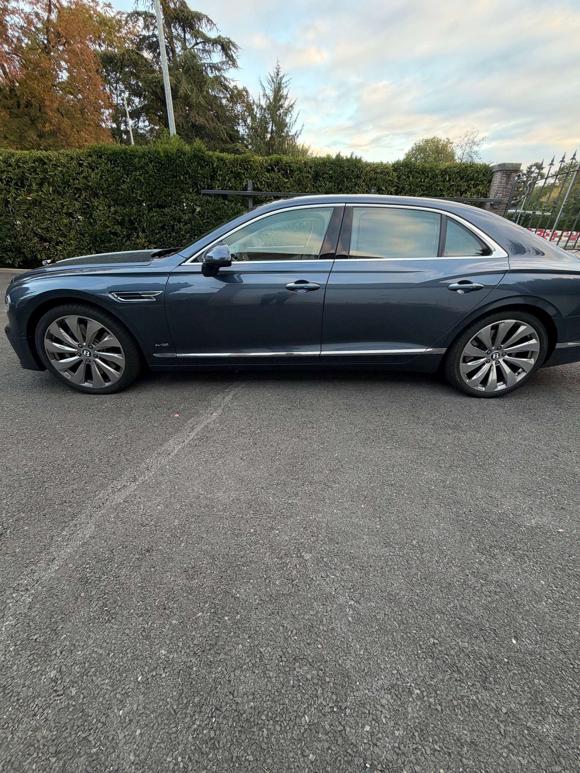 BENTLEY FLYING SPUR-image-1