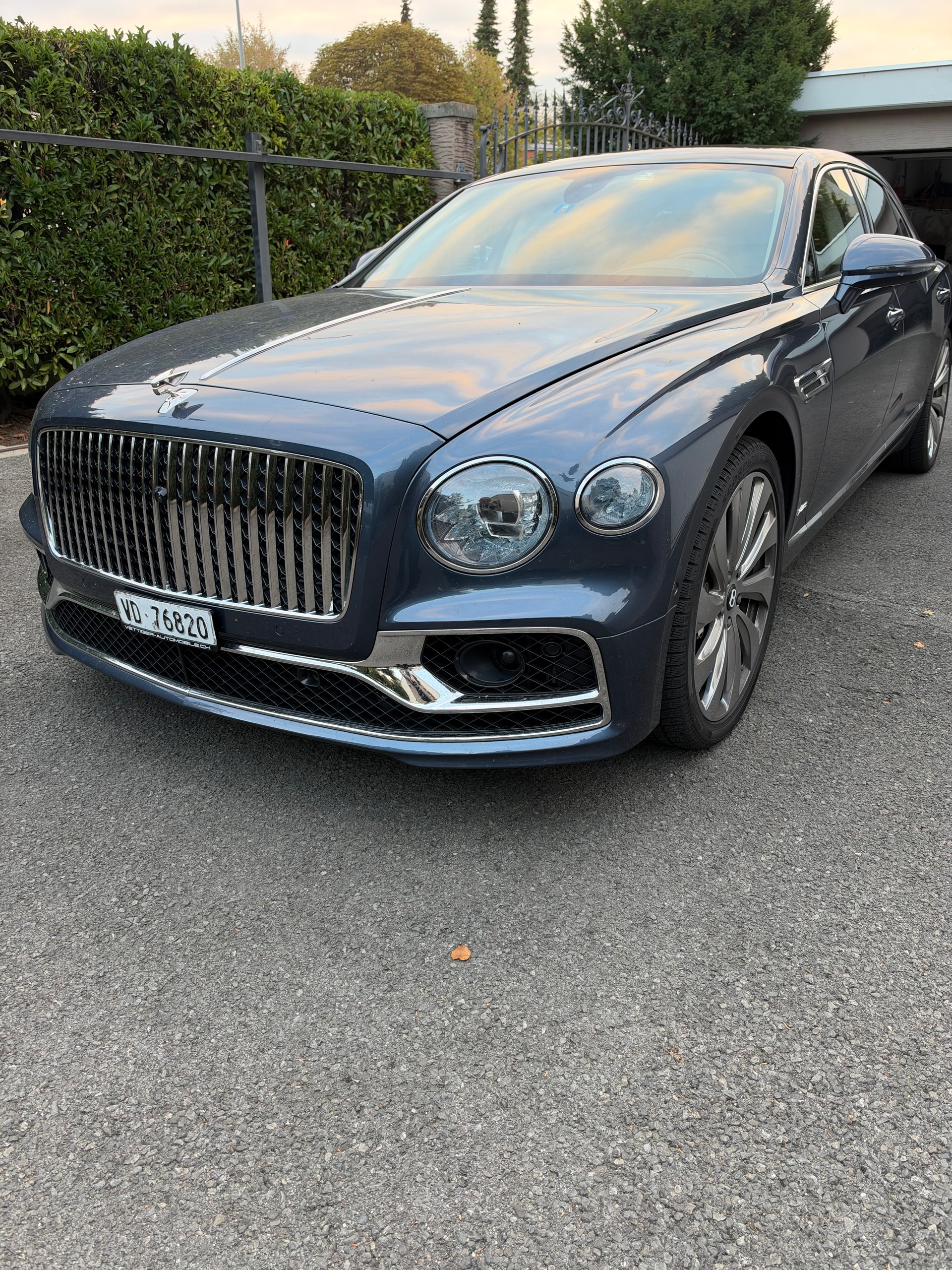 BENTLEY FLYING SPUR-image-0