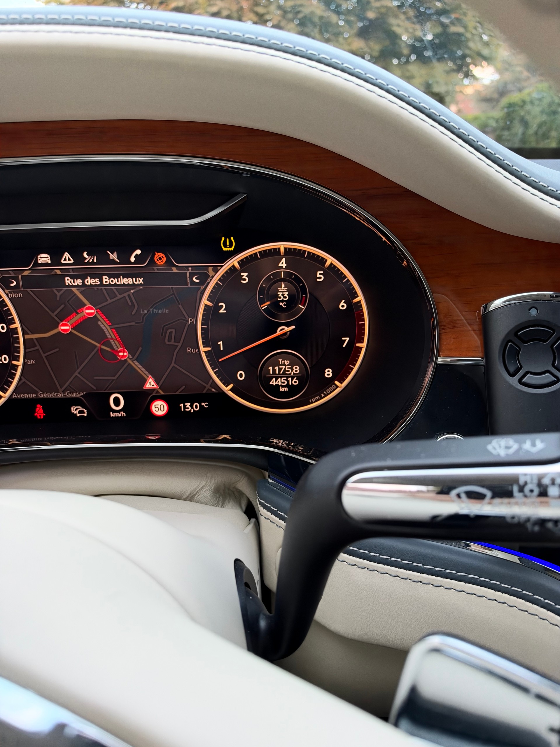BENTLEY FLYING SPUR-image-4