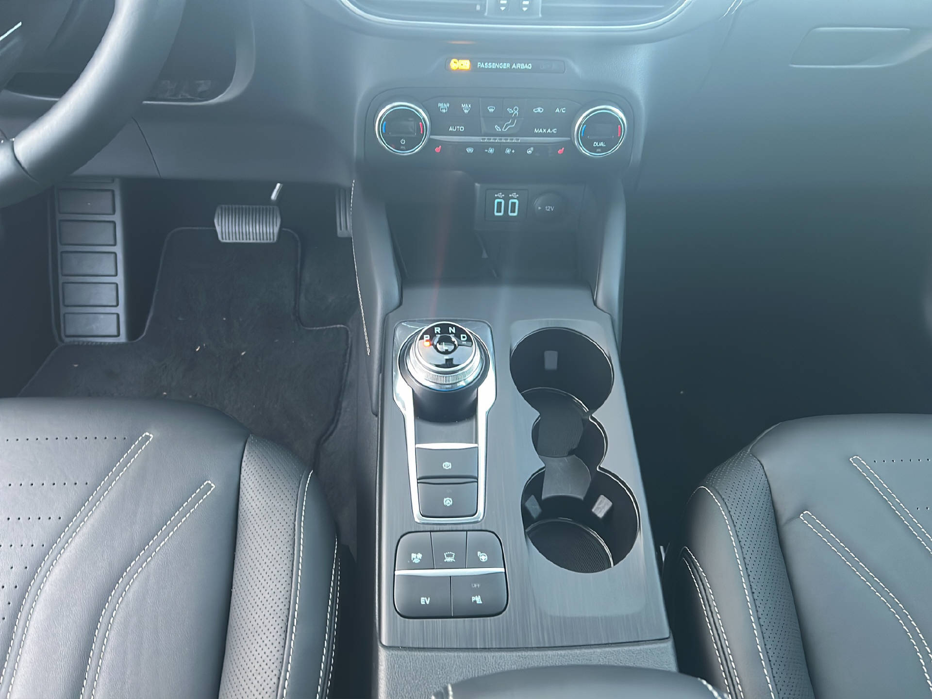 FORD Kuga 2.5 Plug-in Hybrid Vignale-image-16