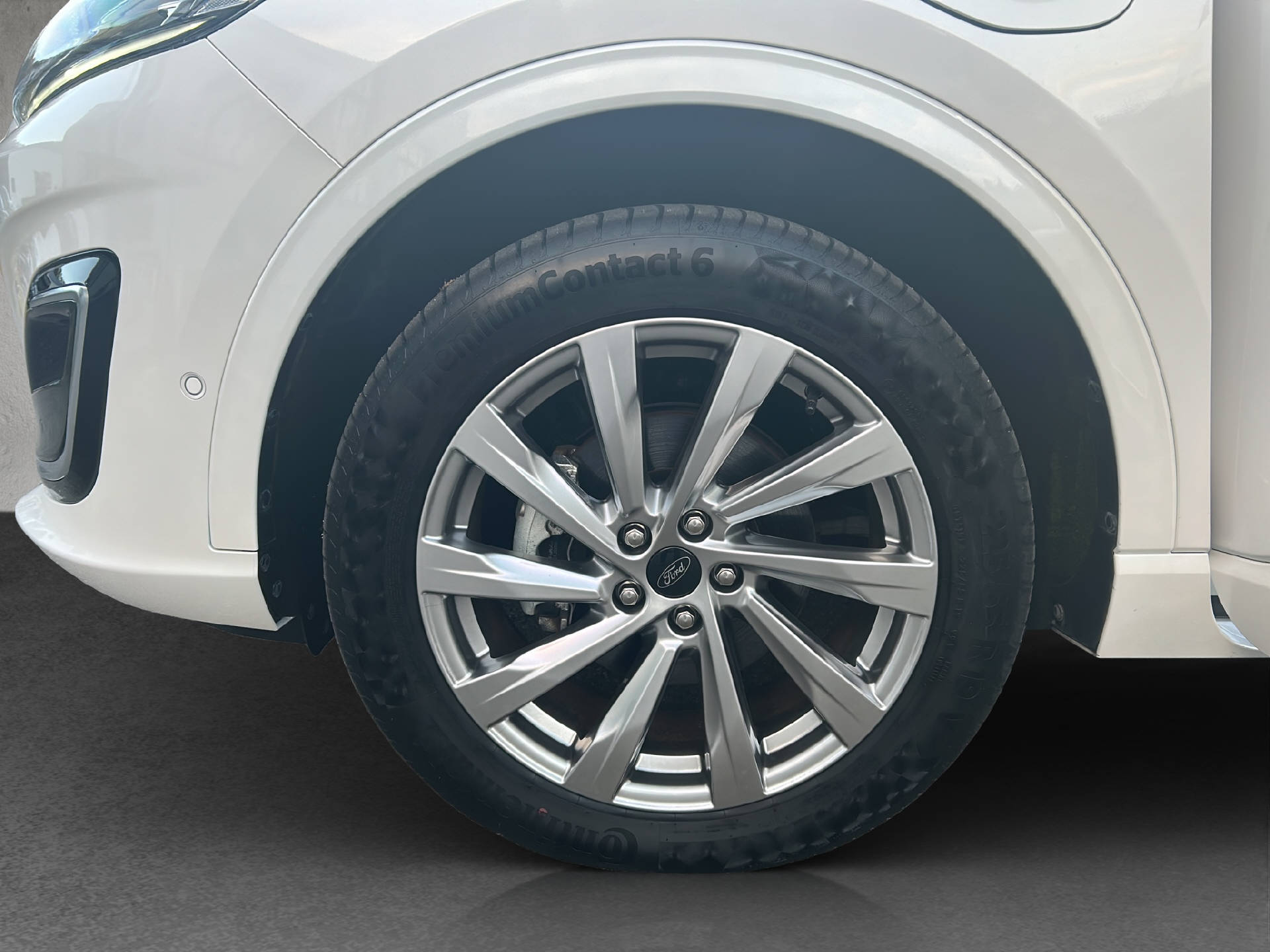 FORD Kuga 2.5 Plug-in Hybrid Vignale-image-11