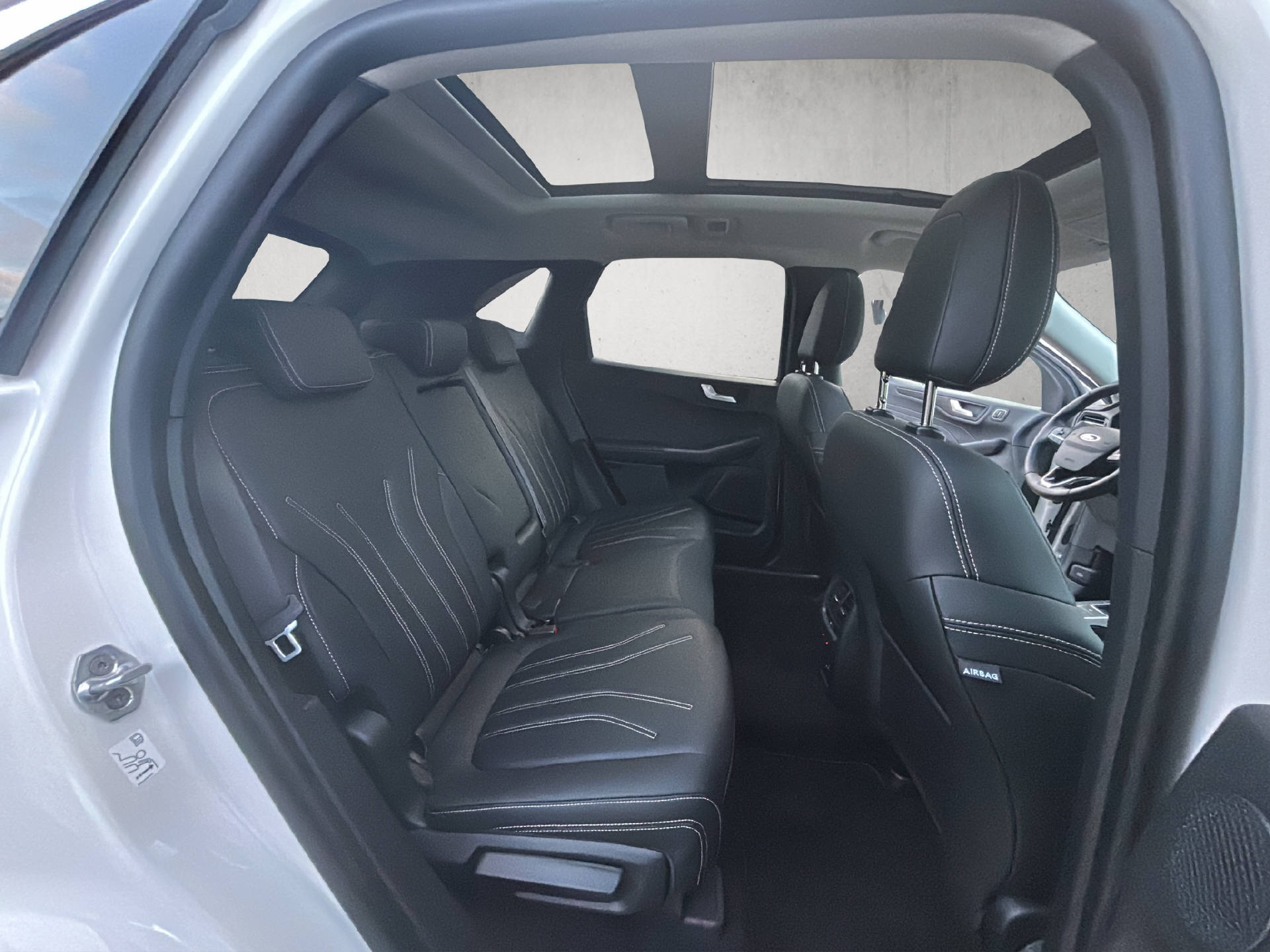 FORD Kuga 2.5 Plug-in Hybrid Vignale-image-30